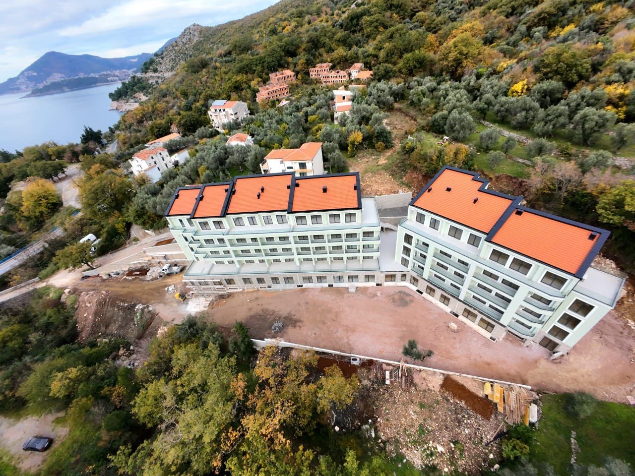 Prodaja studio apartmana 33 m² u novogradnji sa velikom terasom, pogledom na more, parkingom i oslobođenjem od poreza na prenos– Kamenovo, Budva - Amfora Real Estate