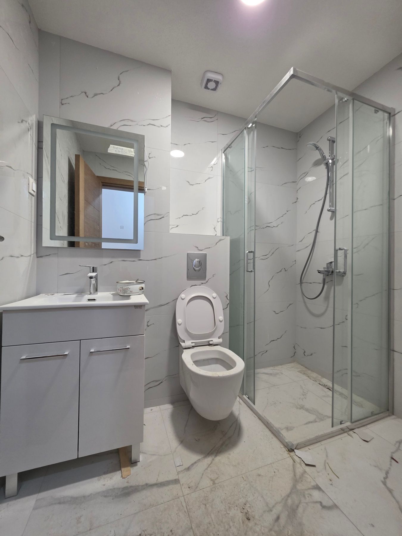 Prodaja studio apartmana 33 m² u novogradnji sa velikom terasom, pogledom na more, parkingom i oslobođenjem od poreza na prenos– Kamenovo, Budva - Amfora Real Estate