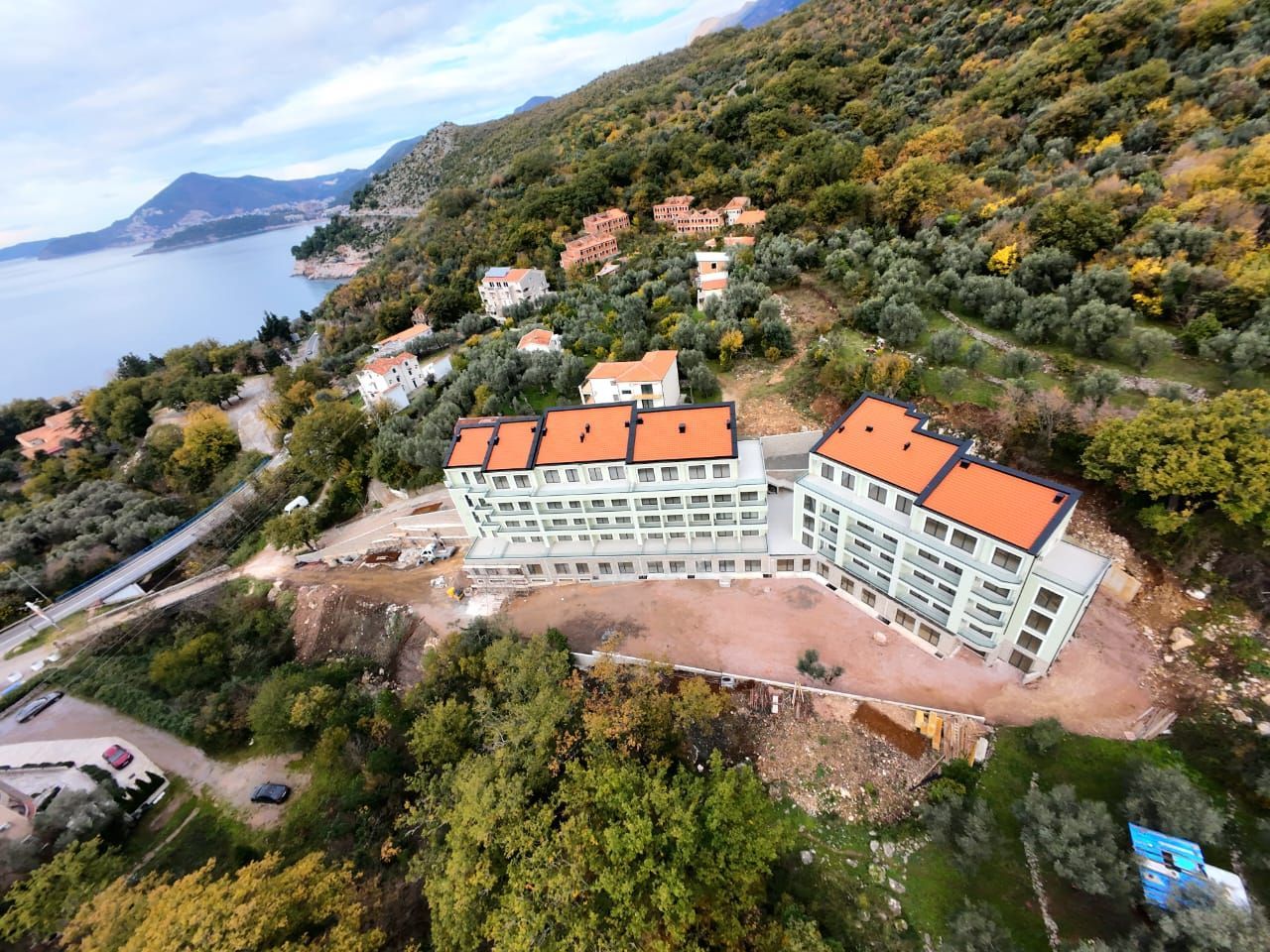 Prodaja studio apartmana 33 m² u novogradnji sa velikom terasom, pogledom na more, parkingom i oslobođenjem od poreza na prenos– Kamenovo, Budva - Amfora Real Estate