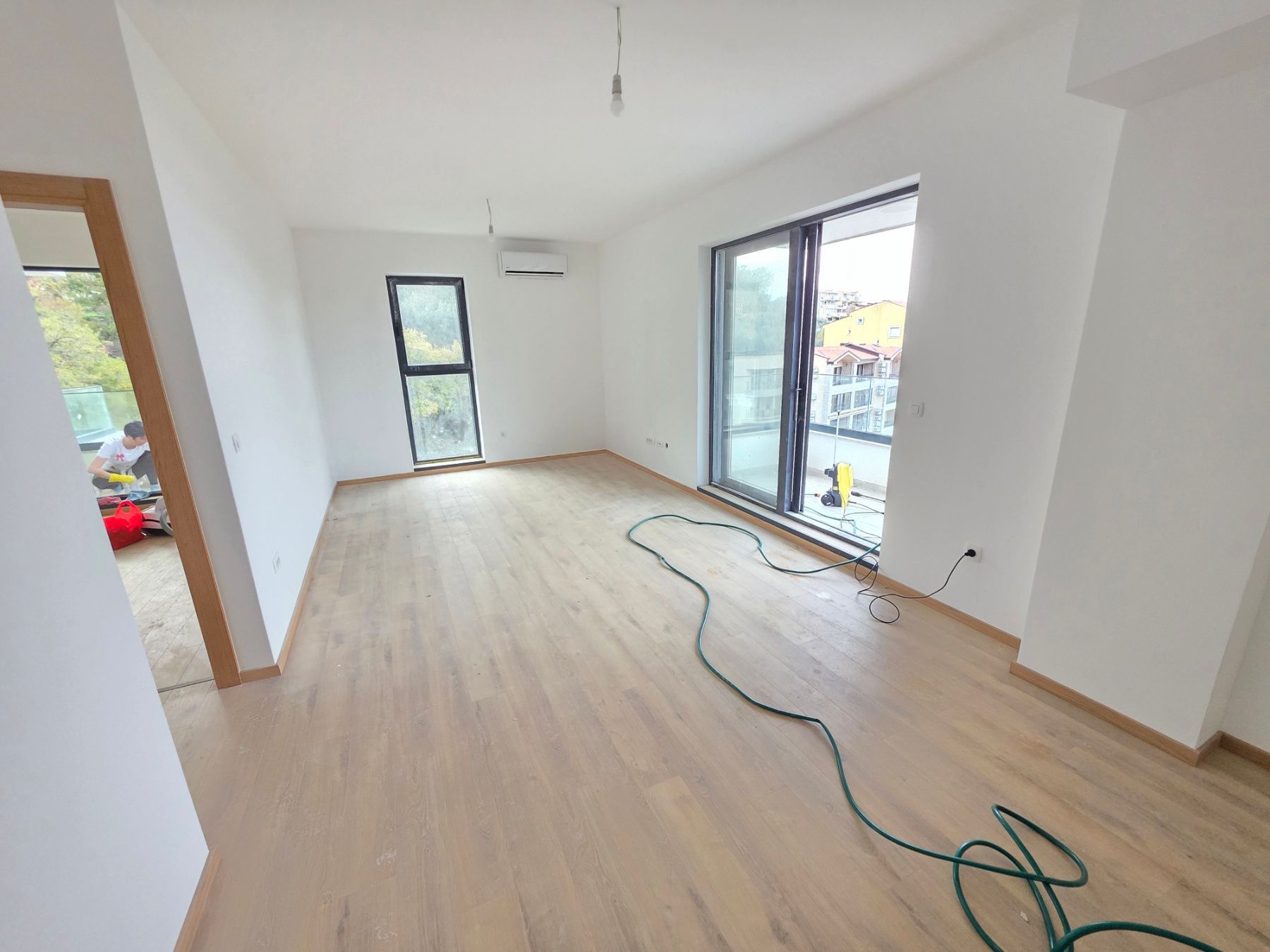 Prodaja jednosobnog stana 57m² u novogradnji sa pogledom na more parkingom i oslobođenjem od poreza na prenos– Kamenovo, Budva - Amfora Real Estate