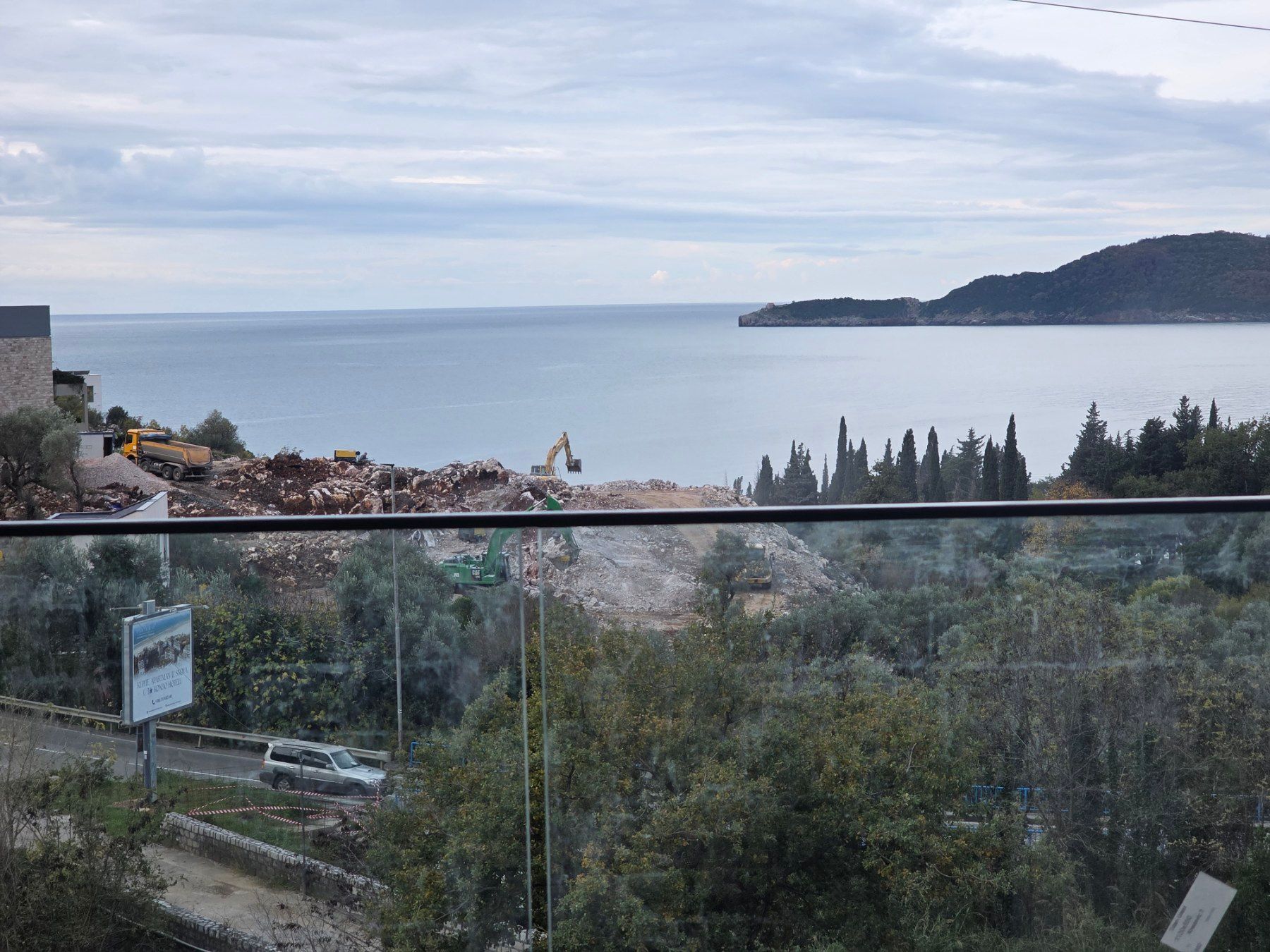 Prodaja jednosobnog stana 57m² u novogradnji sa pogledom na more parkingom i oslobođenjem od poreza na prenos– Kamenovo, Budva - Amfora Real Estate