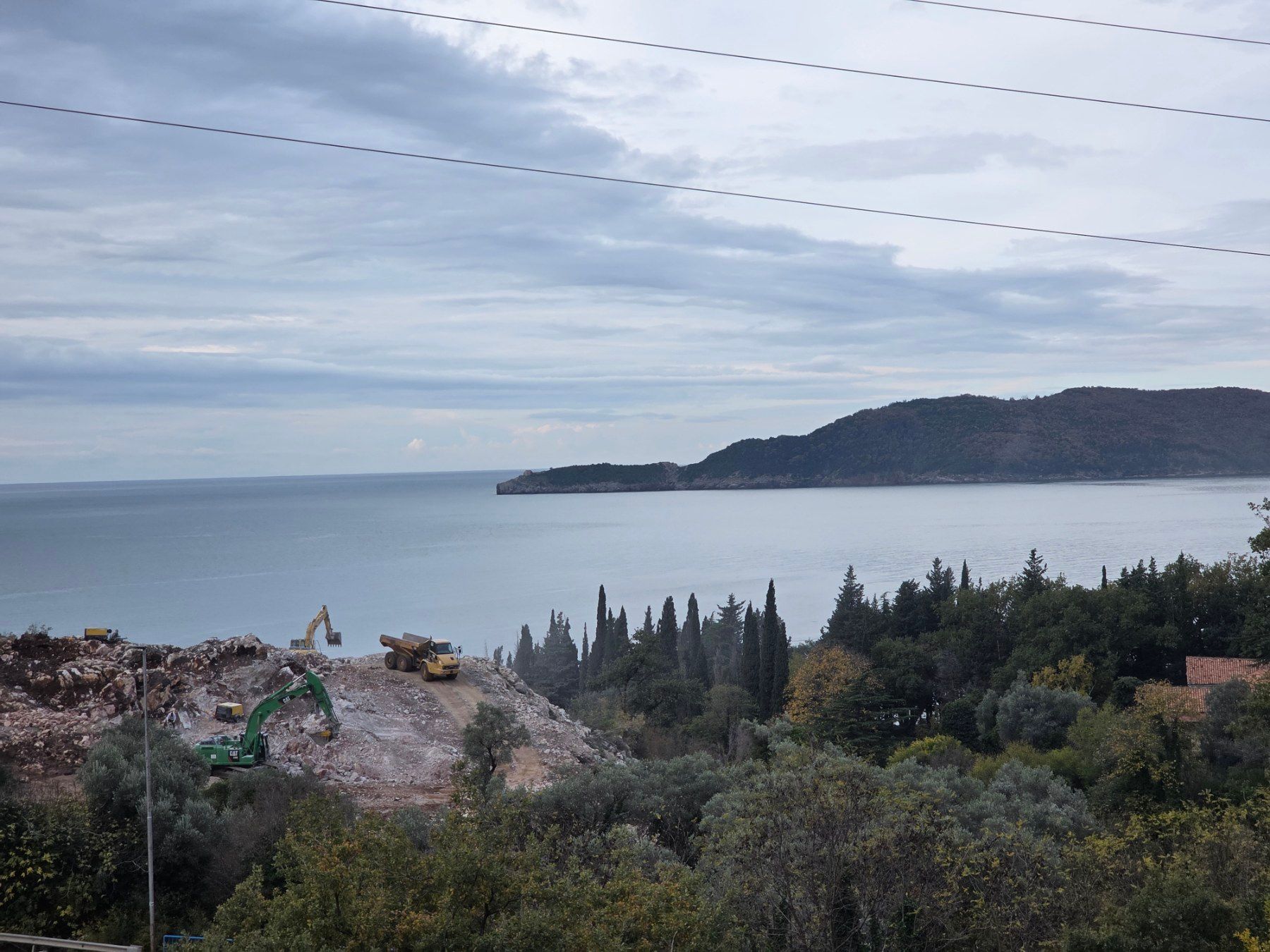 Prodaja jednosobnog stana 57m² u novogradnji sa pogledom na more parkingom i oslobođenjem od poreza na prenos– Kamenovo, Budva - Amfora Real Estate