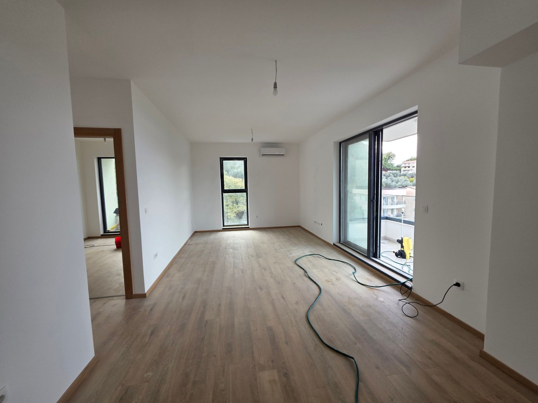 Prodaja jednosobnog stana 57m² u novogradnji sa pogledom na more parkingom i oslobođenjem od poreza na prenos– Kamenovo, Budva - Amfora Real Estate