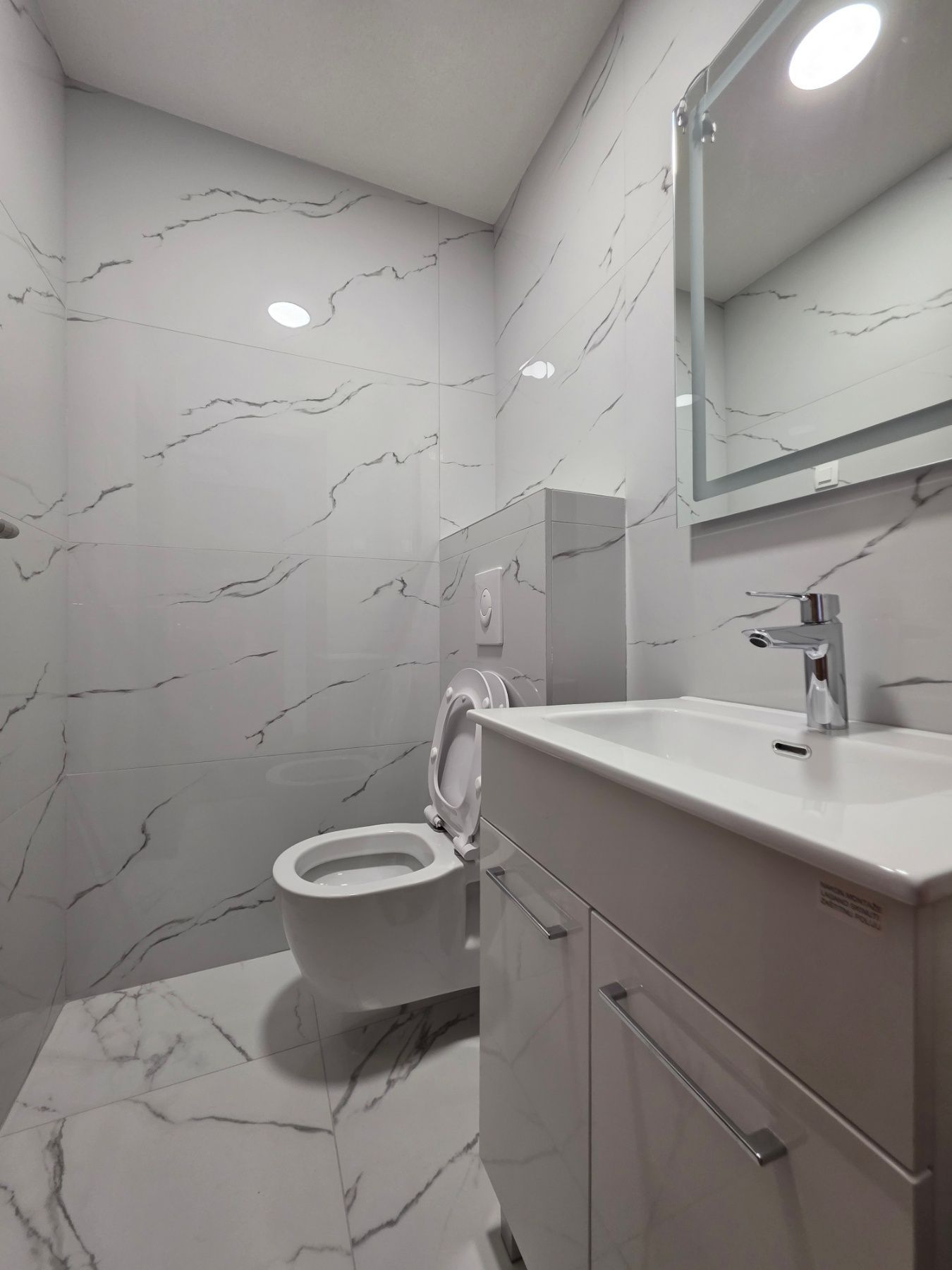 Prodaja dvosobnog stana 108m² u novogradnji sa pogledom na more,parkingom i oslobođenjem od poreza na prenos– Kamenovo, Budva - Amfora Real Estate