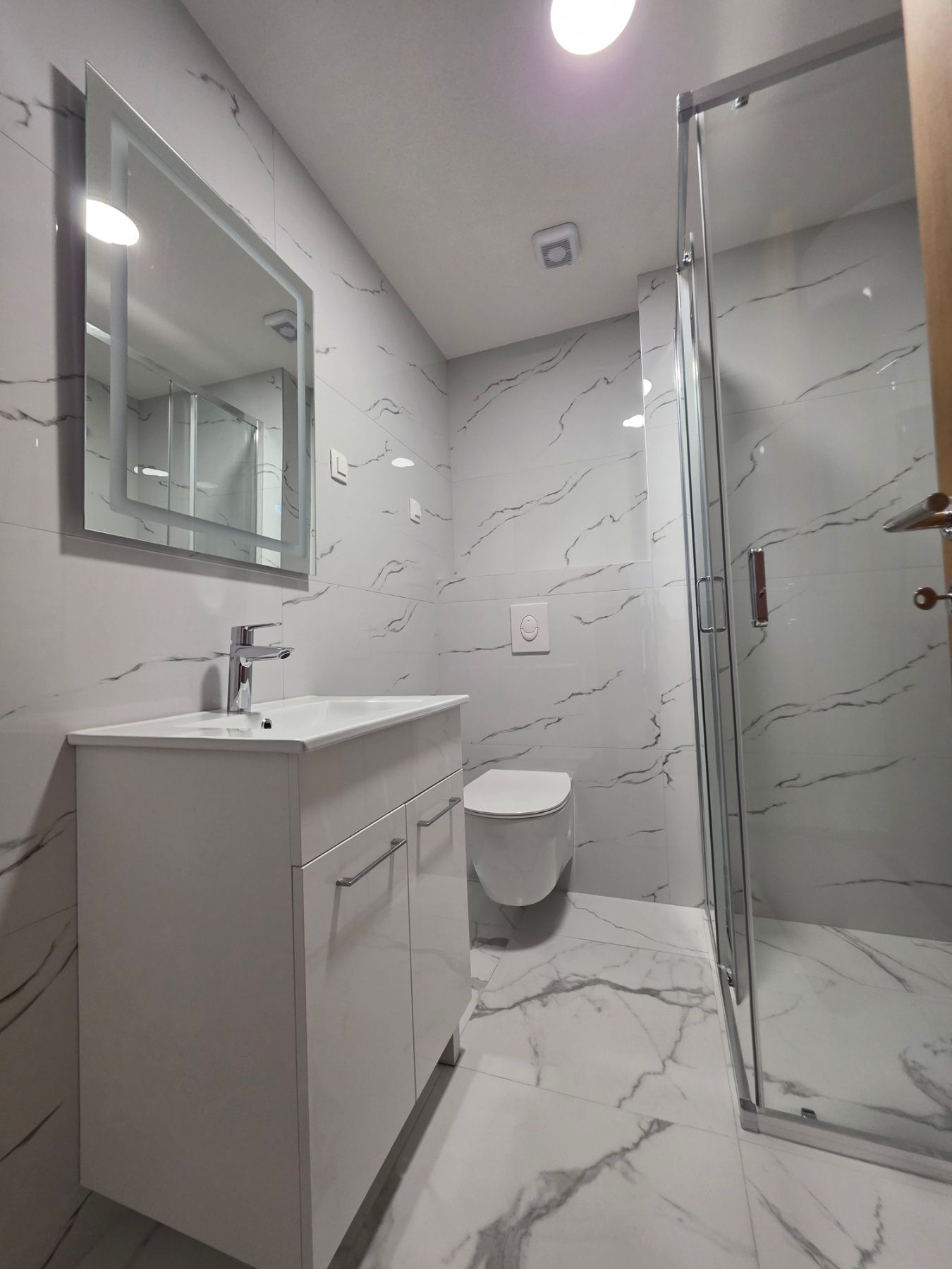 Prodaja dvosobnog stana 108m² u novogradnji sa pogledom na more,parkingom i oslobođenjem od poreza na prenos– Kamenovo, Budva - Amfora Real Estate