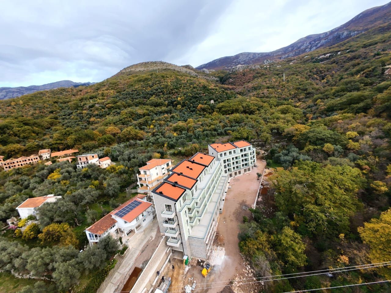 Prodaja dvosobnog stana 108m² u novogradnji sa pogledom na more,parkingom i oslobođenjem od poreza na prenos– Kamenovo, Budva - Amfora Real Estate
