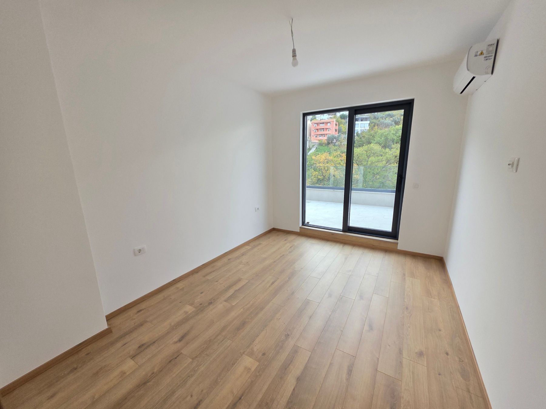 Prodaja dvosobnog stana 108m² u novogradnji sa pogledom na more,parkingom i oslobođenjem od poreza na prenos– Kamenovo, Budva - Amfora Real Estate