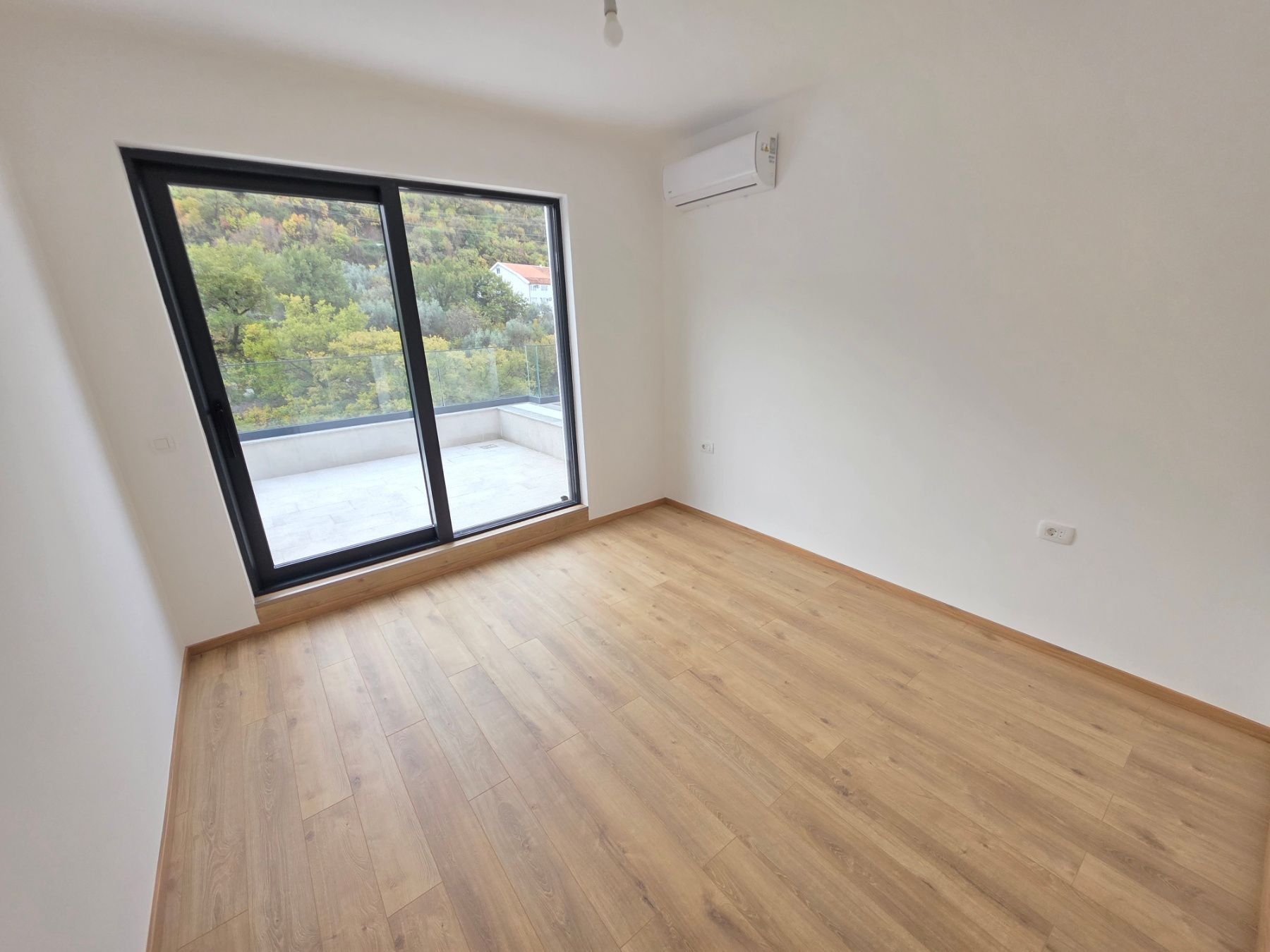 Prodaja dvosobnog stana 108m² u novogradnji sa pogledom na more,parkingom i oslobođenjem od poreza na prenos– Kamenovo, Budva - Amfora Real Estate