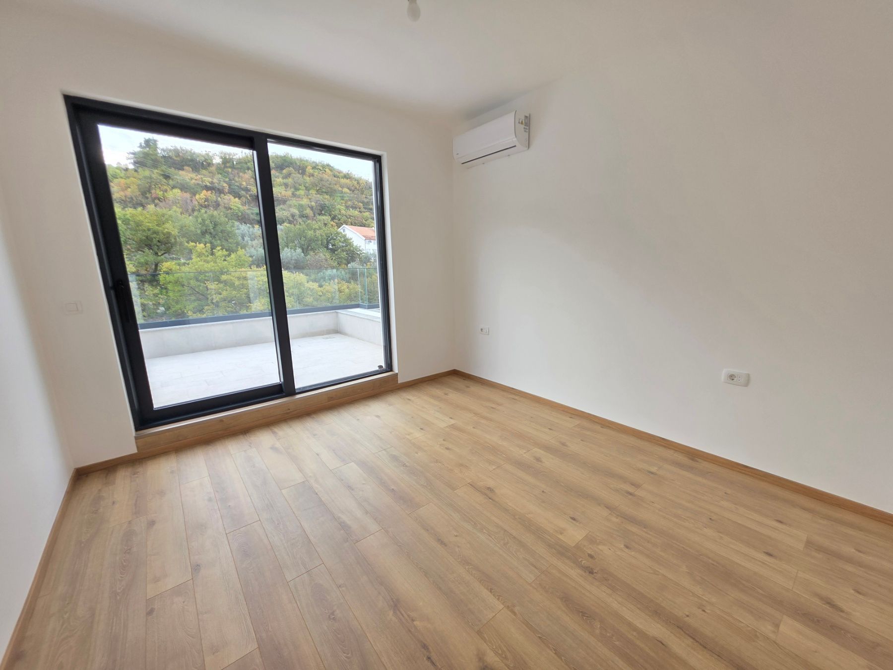 Prodaja dvosobnog stana 108m² u novogradnji sa pogledom na more,parkingom i oslobođenjem od poreza na prenos– Kamenovo, Budva - Amfora Real Estate