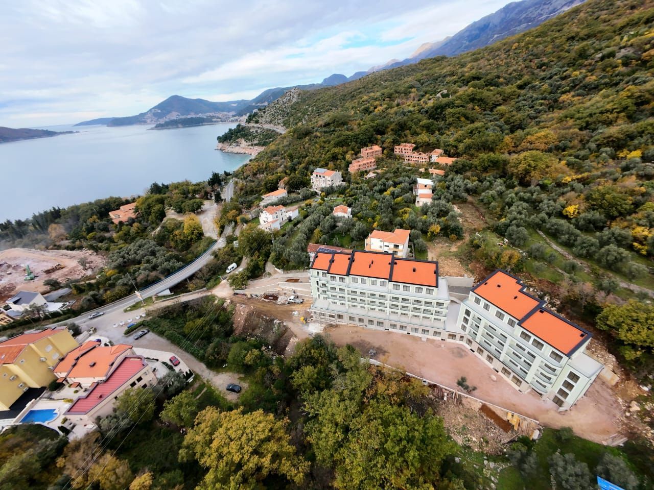 Prodaja dvosobnog stana 108m² u novogradnji sa pogledom na more,parkingom i oslobođenjem od poreza na prenos– Kamenovo, Budva - Amfora Real Estate