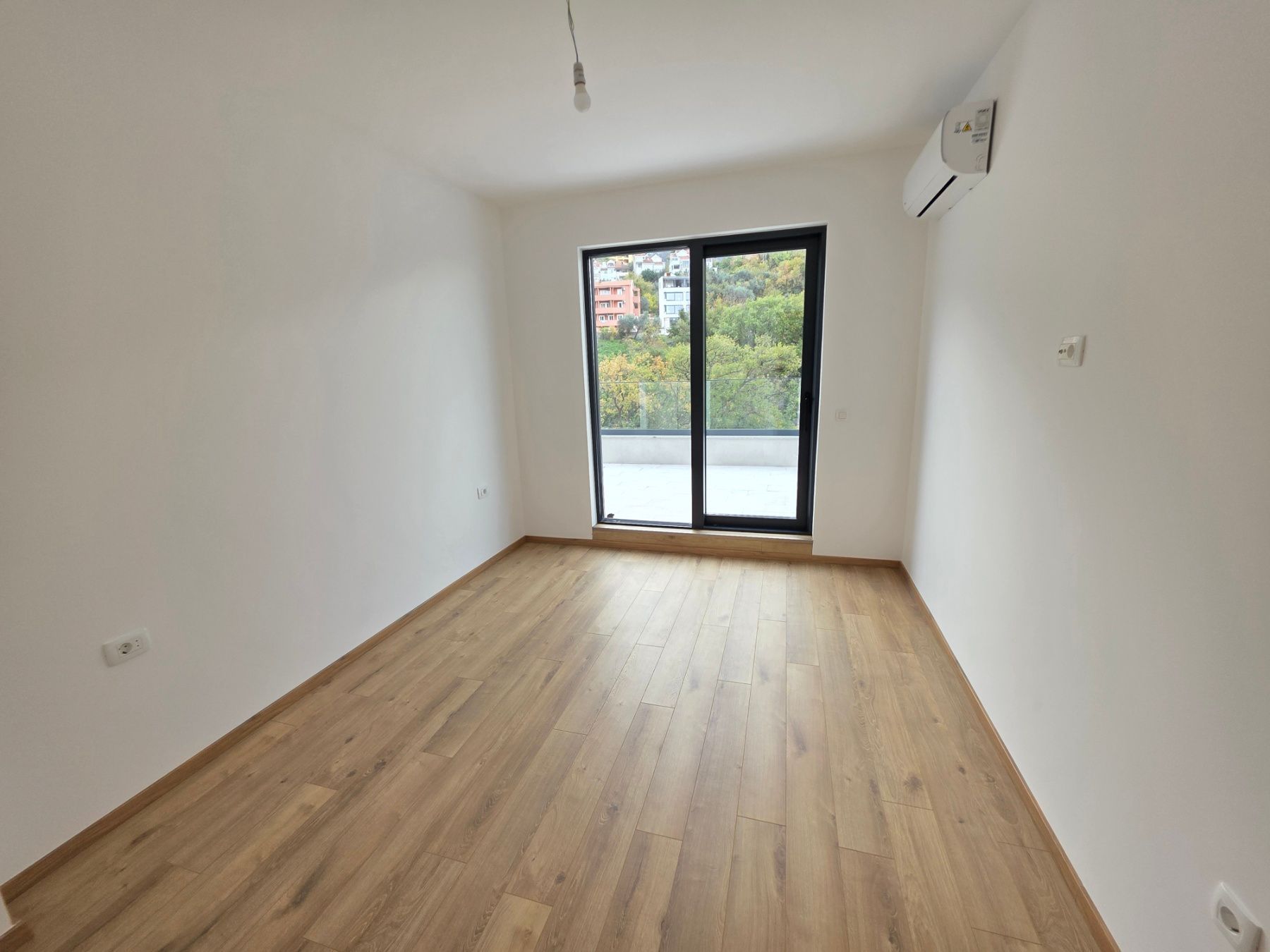 Prodaja dvosobnog stana 108m² u novogradnji sa pogledom na more,parkingom i oslobođenjem od poreza na prenos– Kamenovo, Budva - Amfora Real Estate