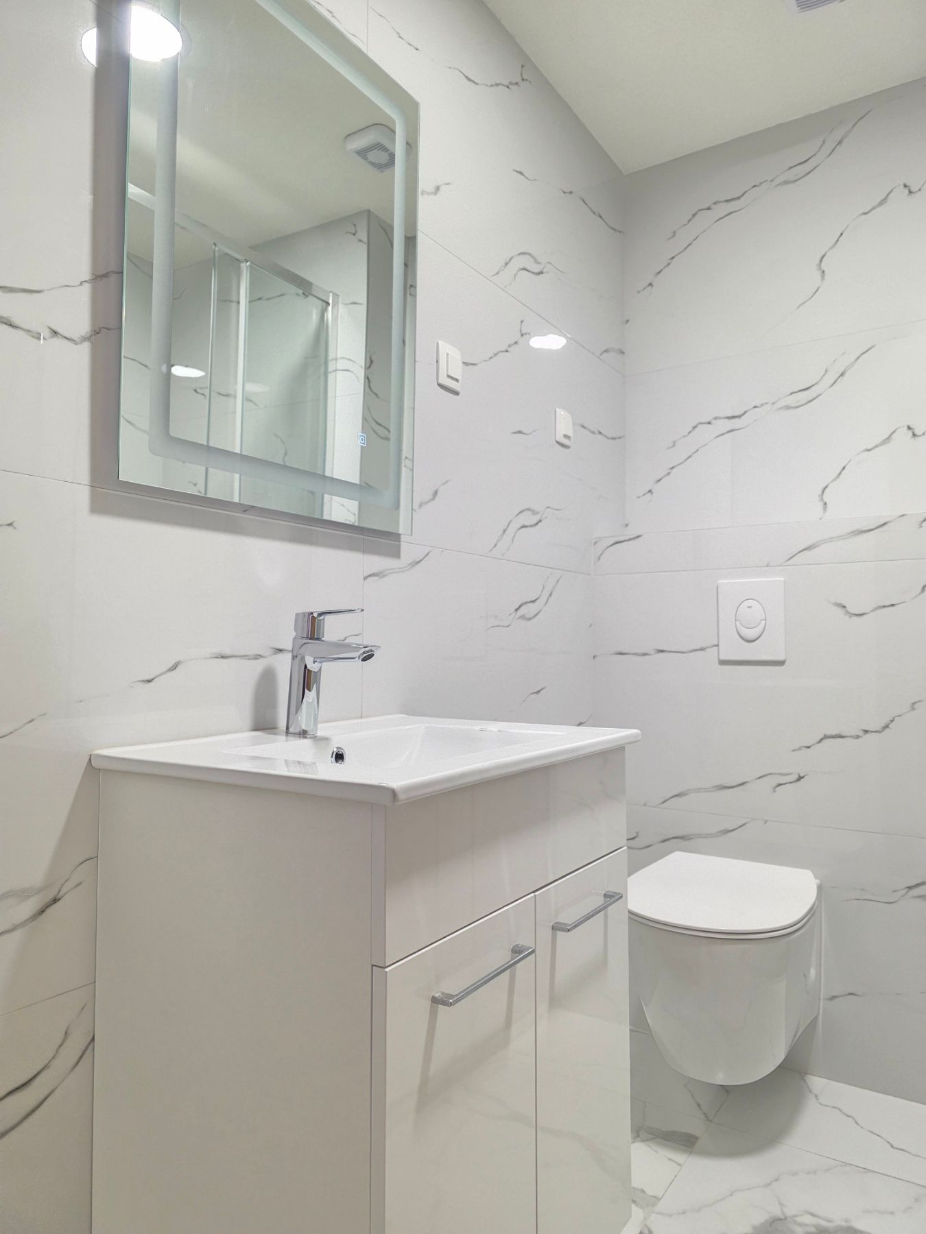 Prodaja dvosobnog stana 108m² u novogradnji sa pogledom na more,parkingom i oslobođenjem od poreza na prenos– Kamenovo, Budva - Amfora Real Estate