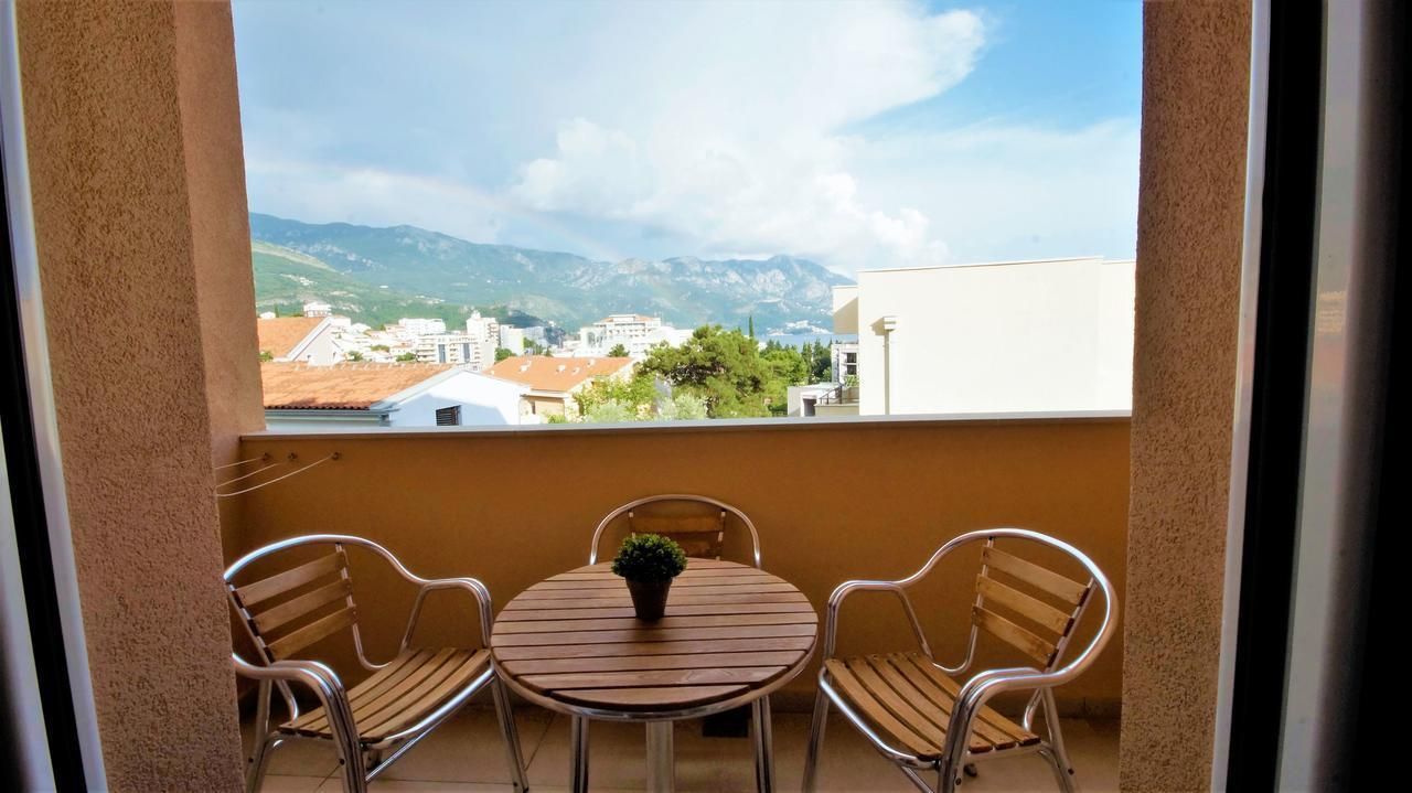 Izdavanje potpuno opremljene garsonjere – Bečići (na duži period, svi računi uključeni u cijenu) - Amfora Real Estate