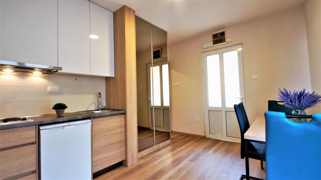 Izdavanje potpuno opremljene garsonjere – Bečići (na duži period, svi računi uključeni u cijenu) - Amfora Real Estate