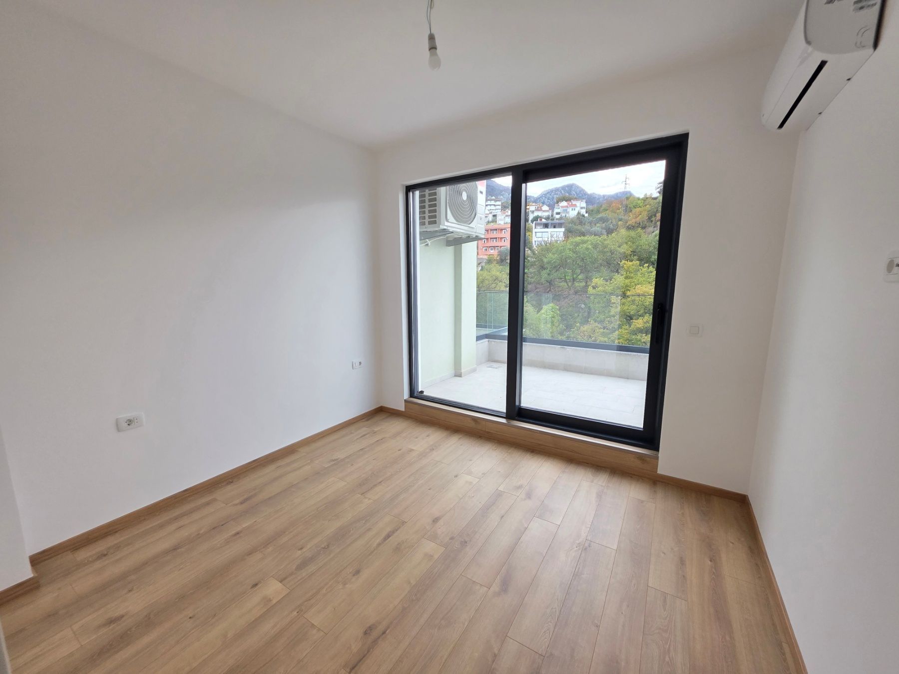 Prodaja dvosobnog stana 114m² u novogradnji sa pogledom na more,parkingom i oslobođenjem od poreza na prenos– Kamenovo, Budva - Amfora Real Estate