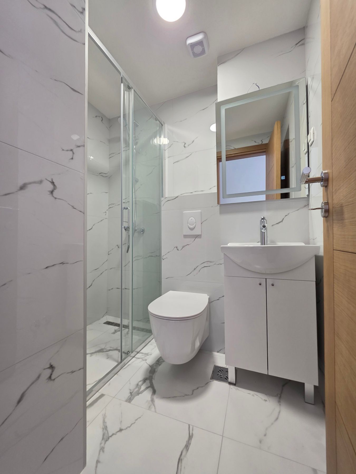 Prodaja dvosobnog stana 114m² u novogradnji sa pogledom na more,parkingom i oslobođenjem od poreza na prenos– Kamenovo, Budva - Amfora Real Estate