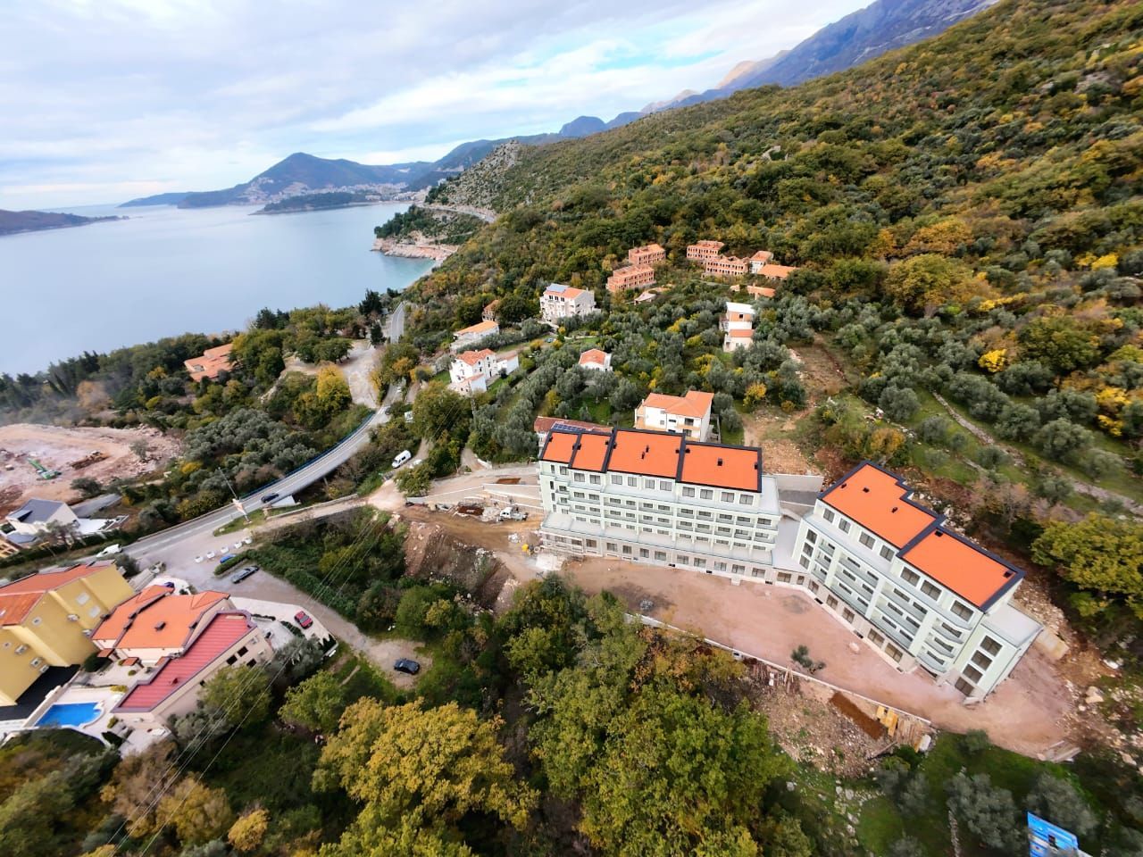 Prodaja dvosobnog stana 114m² u novogradnji sa pogledom na more,parkingom i oslobođenjem od poreza na prenos– Kamenovo, Budva - Amfora Real Estate