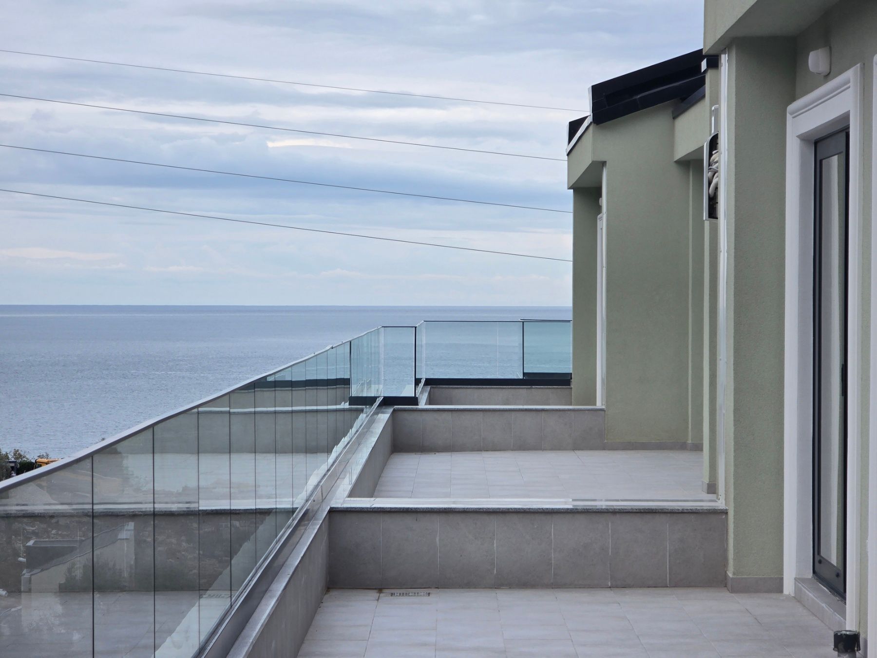 Prodaja dvosobnog stana 164m² u novogradnji sa pogledom na more,parkingom i oslobođenjem od poreza na prenos– Kamenovo, Budva - Amfora Real Estate