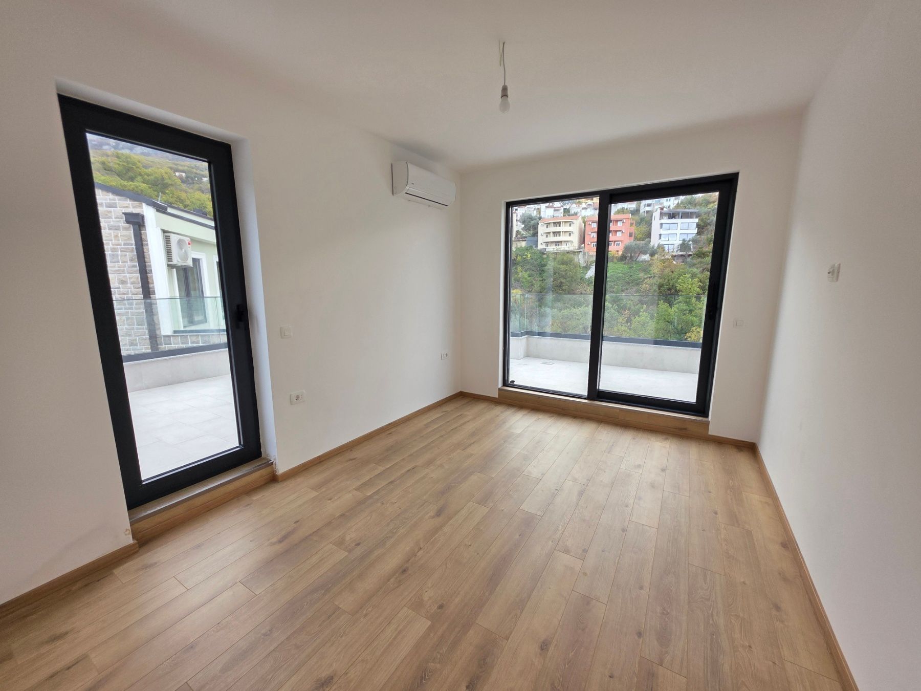 Prodaja dvosobnog stana 164m² u novogradnji sa pogledom na more,parkingom i oslobođenjem od poreza na prenos– Kamenovo, Budva - Amfora Real Estate