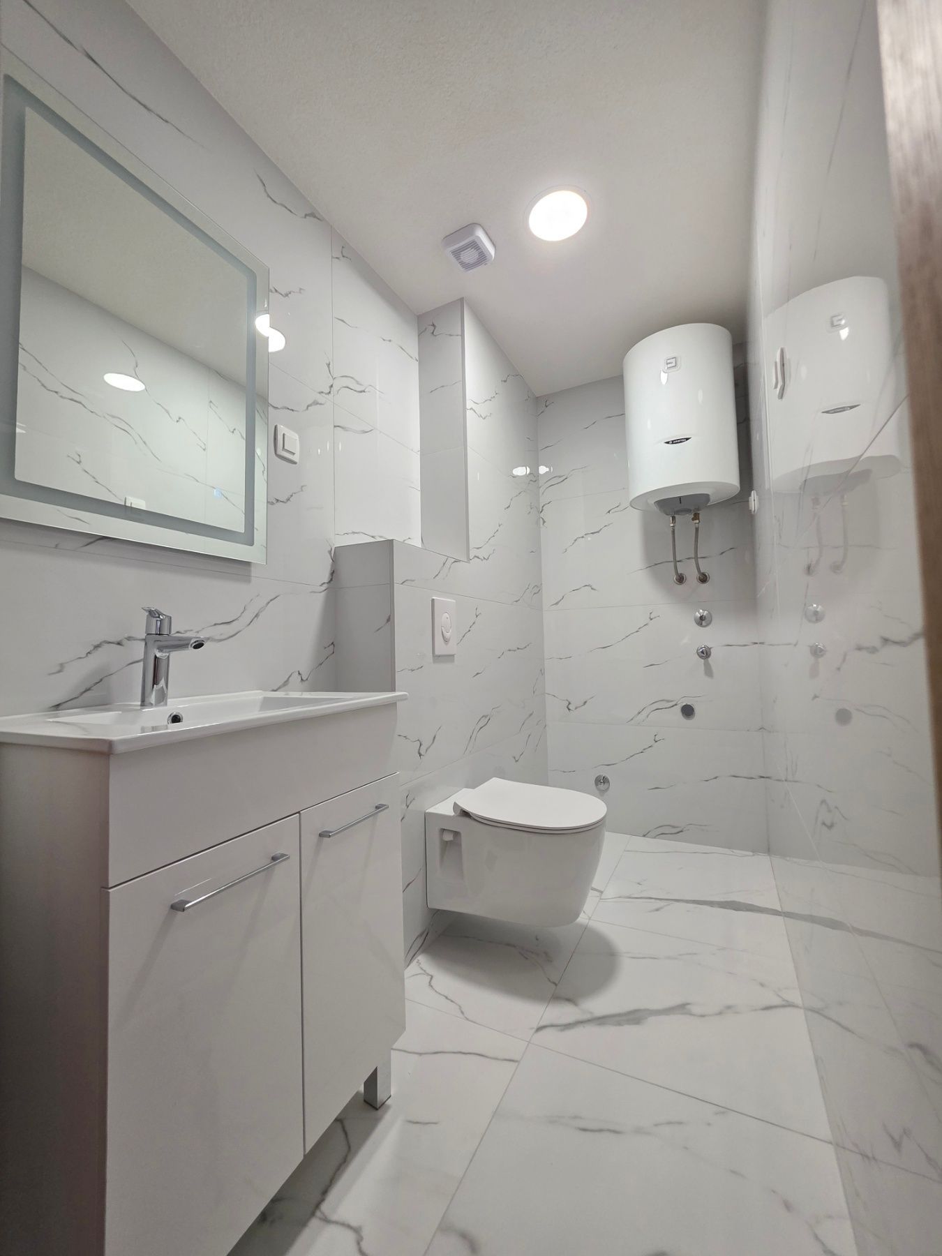 Prodaja dvosobnog stana 164m² u novogradnji sa pogledom na more,parkingom i oslobođenjem od poreza na prenos– Kamenovo, Budva - Amfora Real Estate