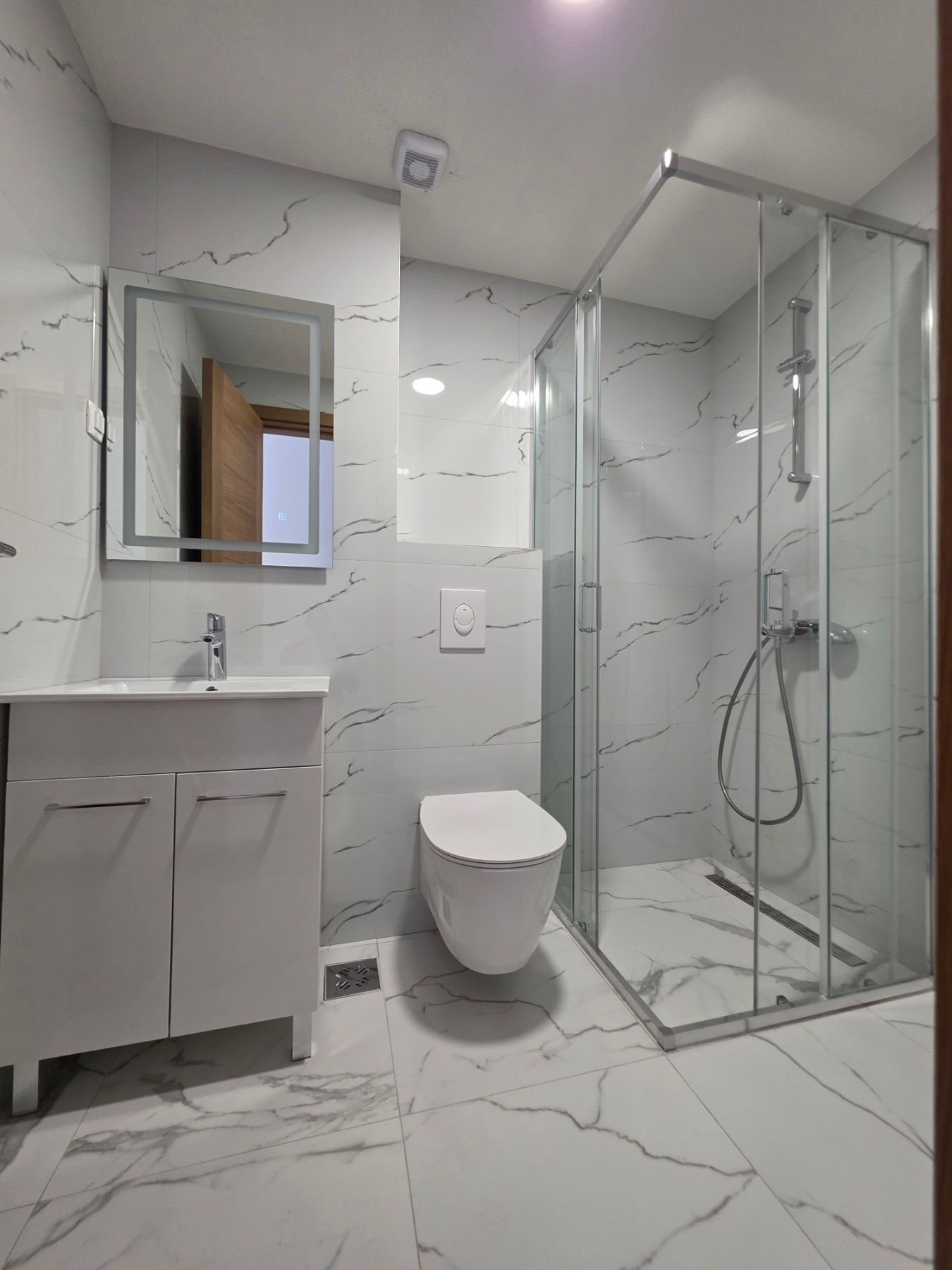 Prodaja dvosobnog stana 164m² u novogradnji sa pogledom na more,parkingom i oslobođenjem od poreza na prenos– Kamenovo, Budva - Amfora Real Estate