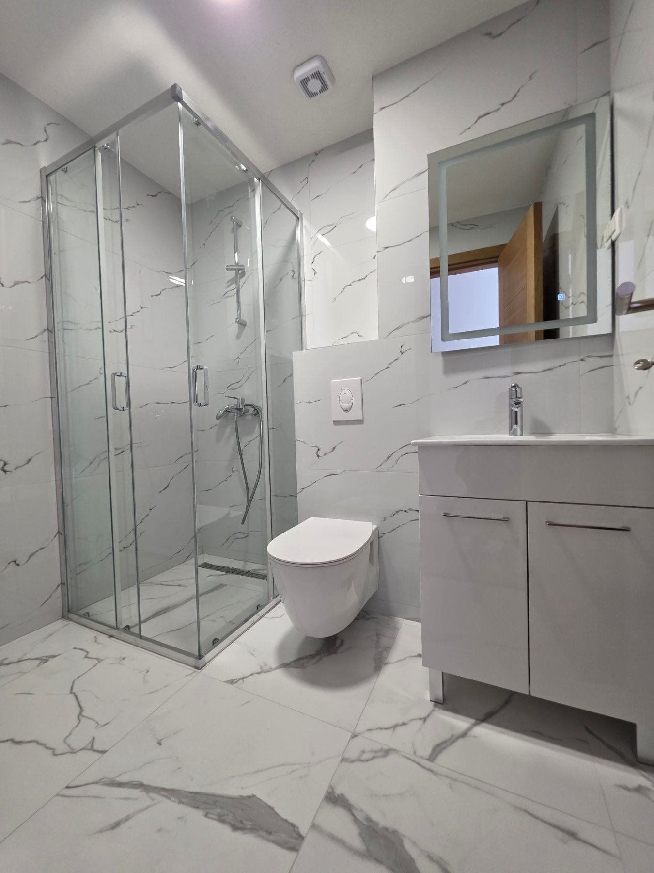 Prodaja dvosobnog stana 164m² u novogradnji sa pogledom na more,parkingom i oslobođenjem od poreza na prenos– Kamenovo, Budva - Amfora Real Estate