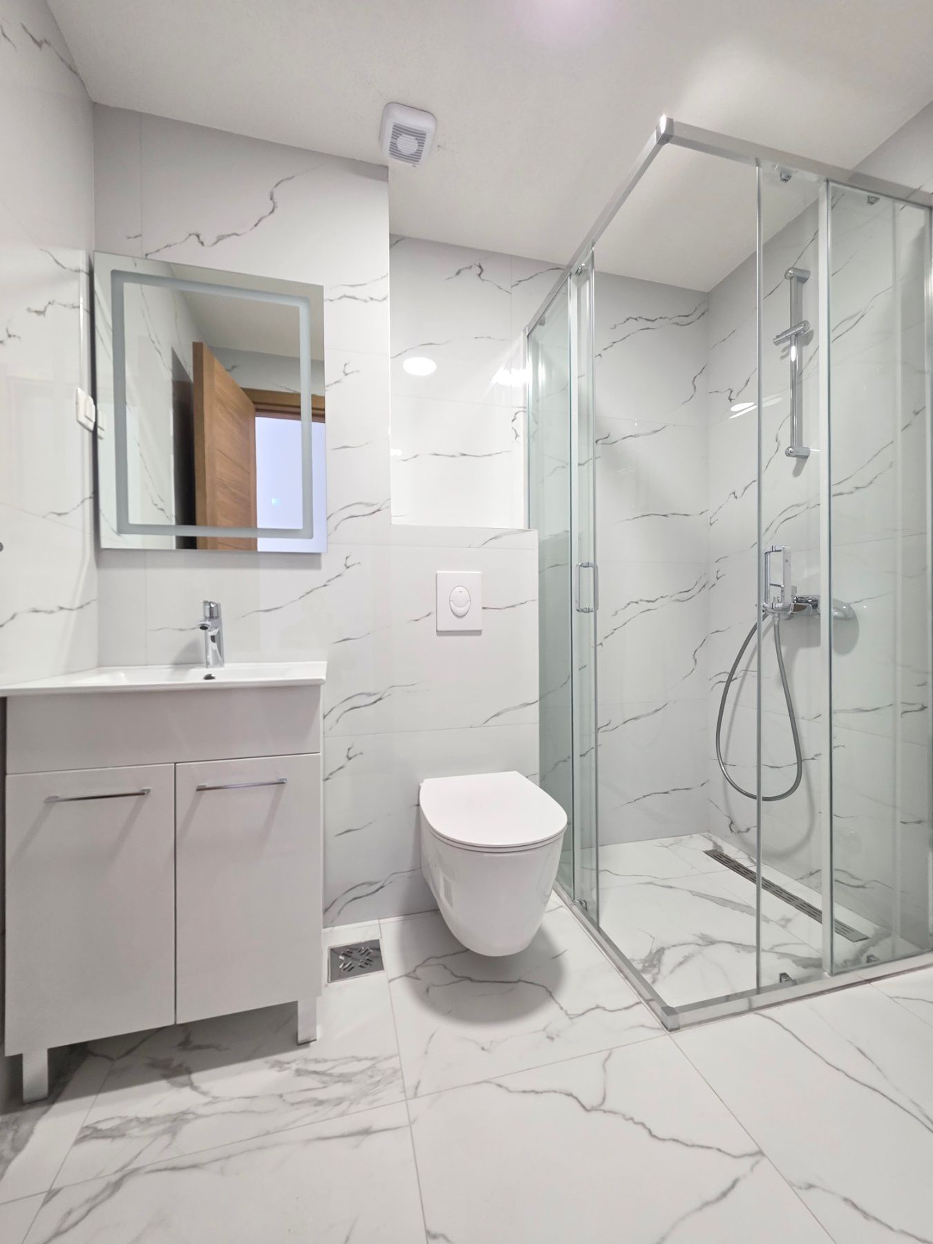 Prodaja dvosobnog stana 164m² u novogradnji sa pogledom na more,parkingom i oslobođenjem od poreza na prenos– Kamenovo, Budva - Amfora Real Estate