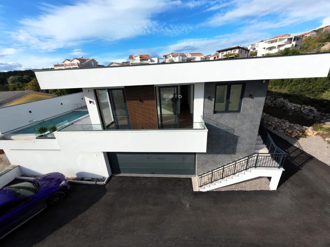 Moderna luksuzna vila sa tri spavaće sobe, Smart Home sistemom, infinity bazenom, garažom i panoramskim pogledom – Krimovica, Kotor - Amfora Real Estate