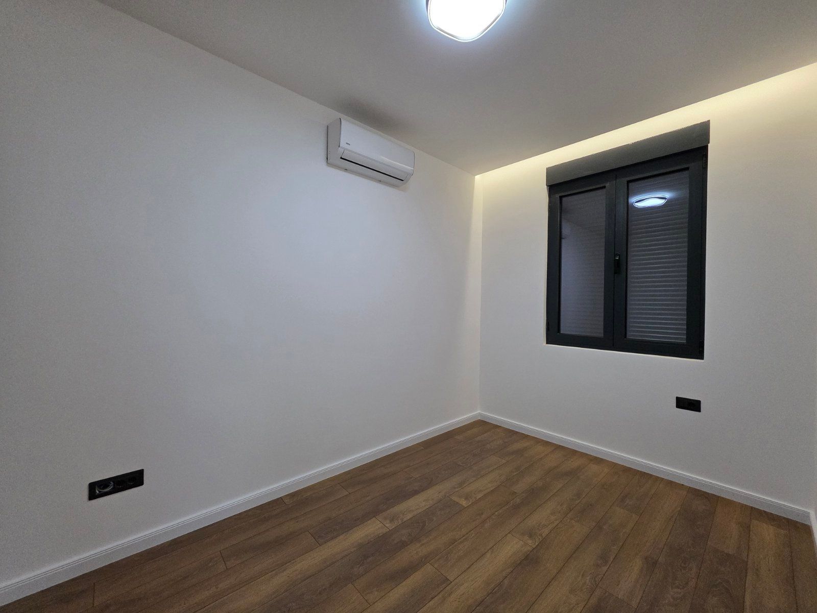 Moderna luksuzna vila sa tri spavaće sobe, Smart Home sistemom, infinity bazenom, garažom i panoramskim pogledom – Krimovica, Kotor - Amfora Real Estate