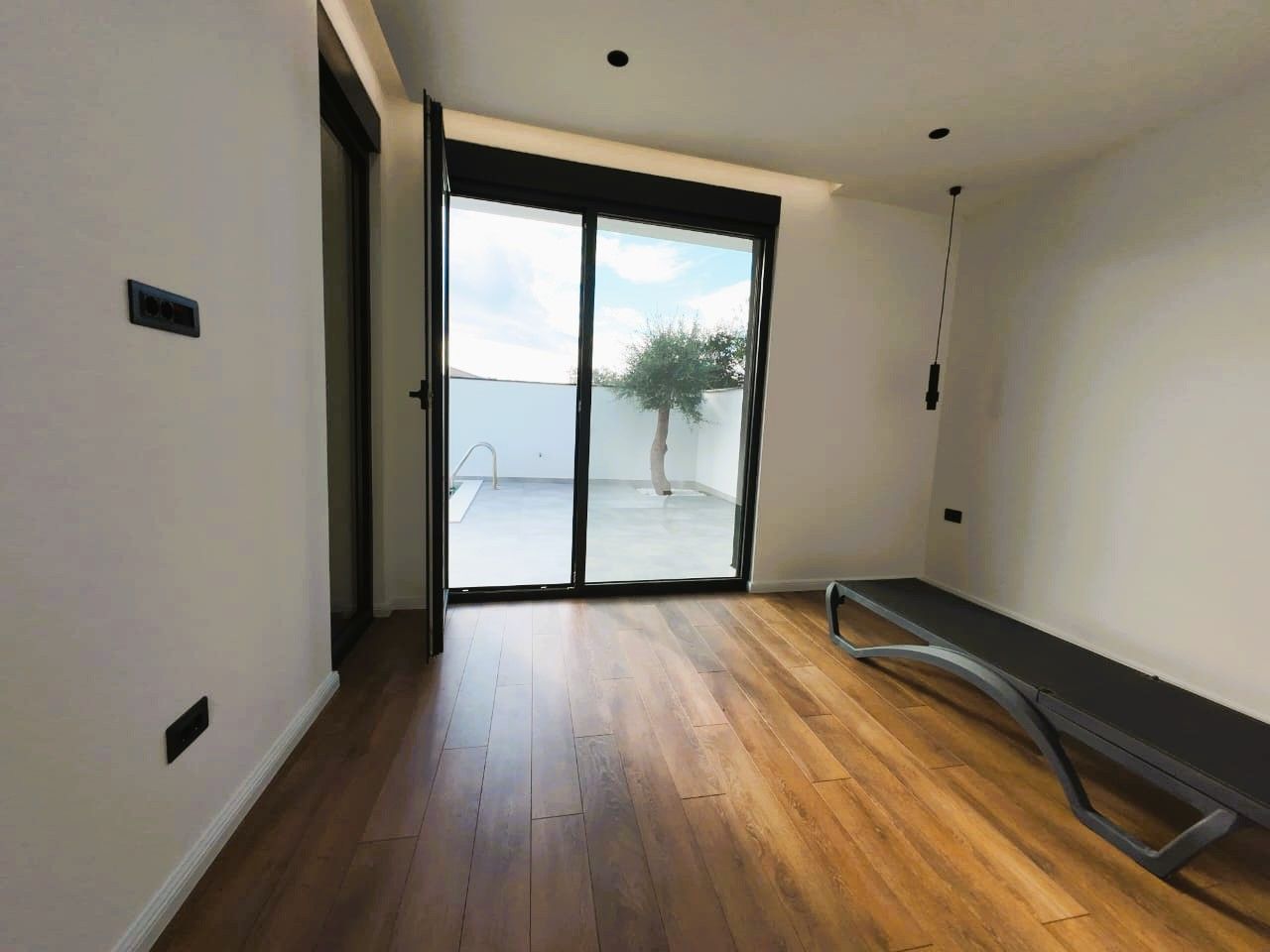 Moderna luksuzna vila sa tri spavaće sobe, Smart Home sistemom, infinity bazenom, garažom i panoramskim pogledom – Krimovica, Kotor - Amfora Real Estate