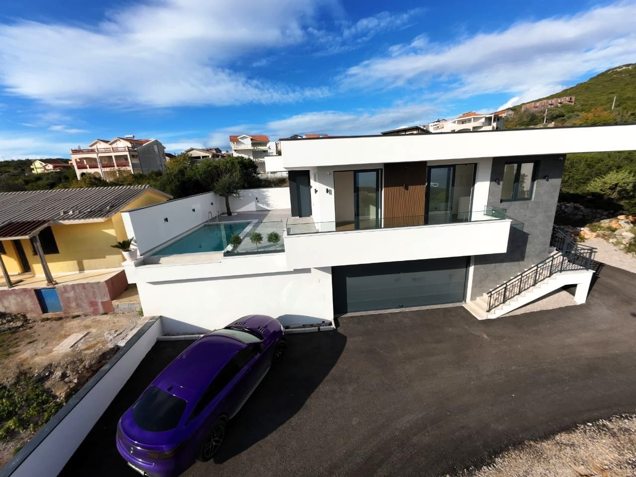 Moderna luksuzna vila sa tri spavaće sobe, Smart Home sistemom, infinity bazenom, garažom i panoramskim pogledom – Krimovica, Kotor - Amfora Real Estate