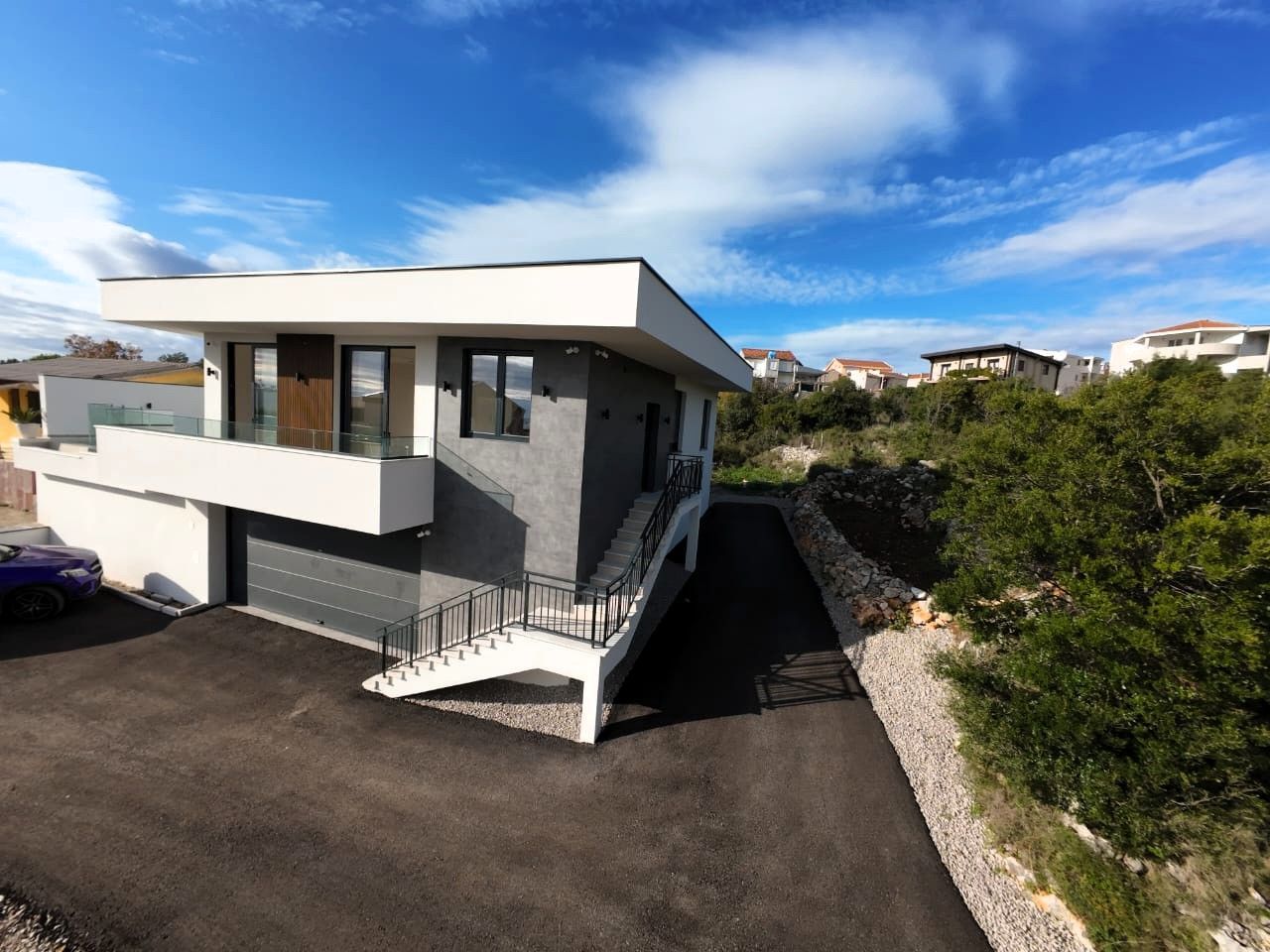 Moderna luksuzna vila sa tri spavaće sobe, Smart Home sistemom, infinity bazenom, garažom i panoramskim pogledom – Krimovica, Kotor - Amfora Real Estate