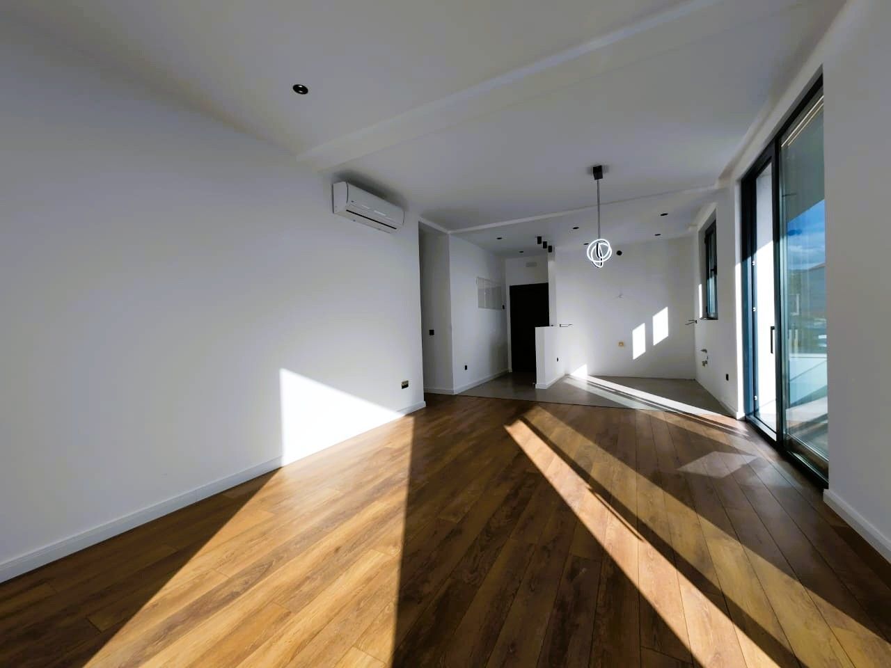 Moderna luksuzna vila sa tri spavaće sobe, Smart Home sistemom, infinity bazenom, garažom i panoramskim pogledom – Krimovica, Kotor - Amfora Real Estate