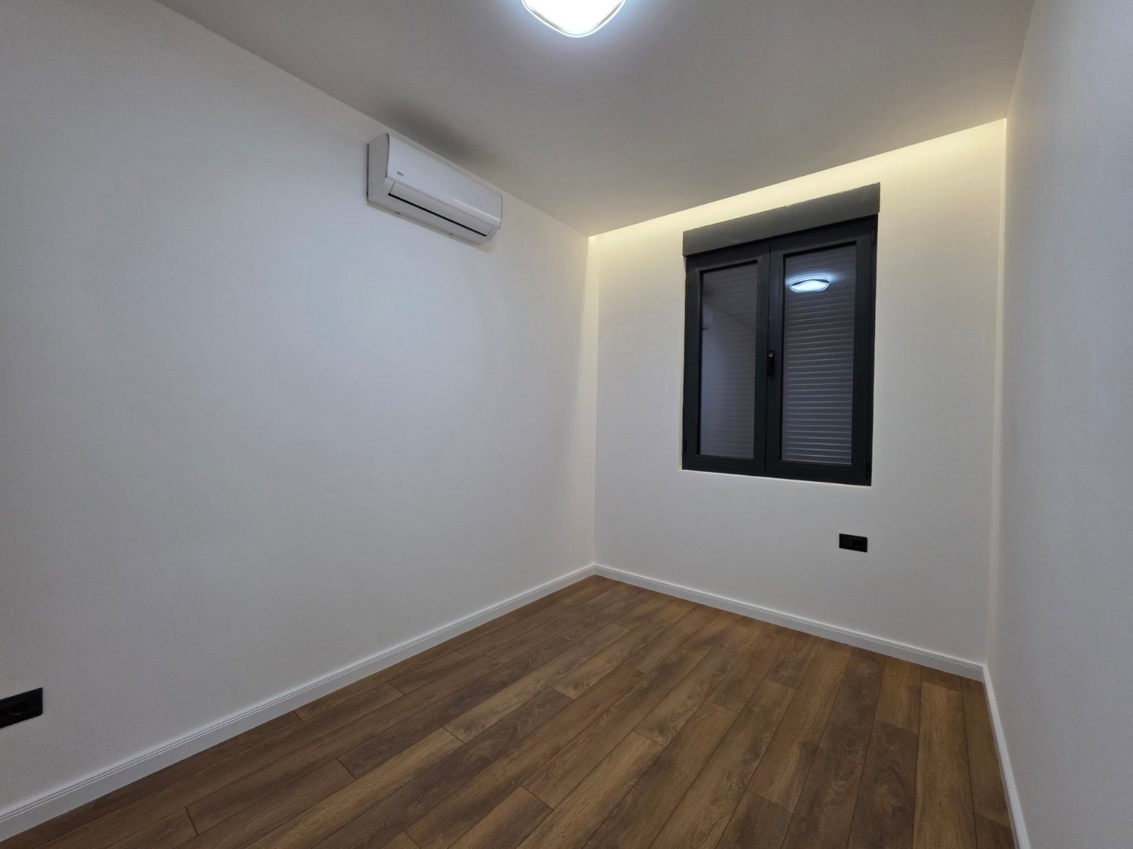 Moderna luksuzna vila sa tri spavaće sobe, Smart Home sistemom, infinity bazenom, garažom i panoramskim pogledom – Krimovica, Kotor - Amfora Real Estate