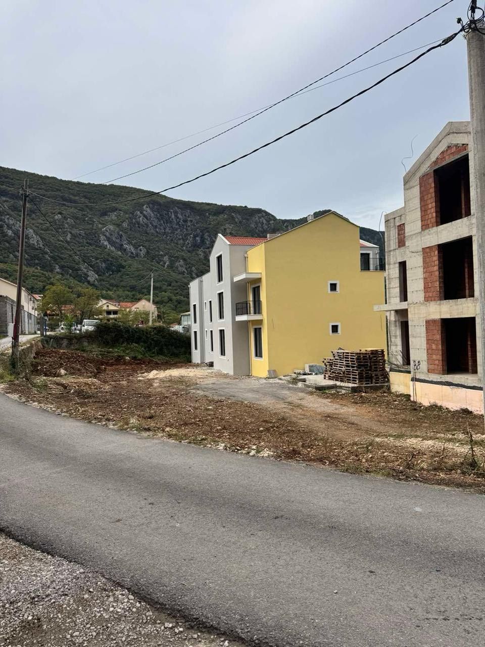 Prodaja trosobnog stana 96.25m2 sa parking mestom u novom kompleksu– Skaljari, Kotor - Amfora Real Estate