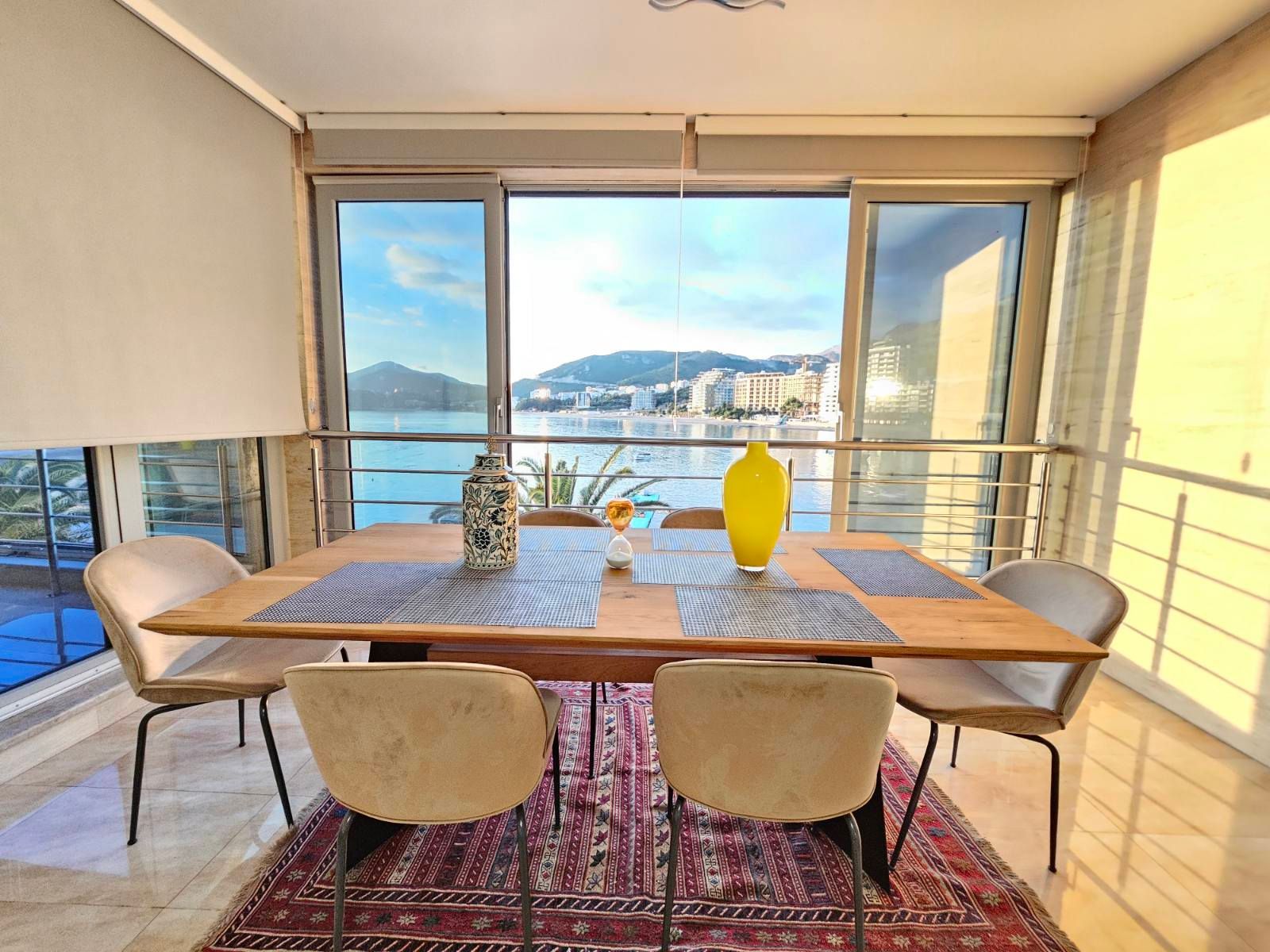 Ekskluzivan stan sa dve spavace sobe na prvoj liniji u Rafailovićima – 89 m² - Amfora Real Estate