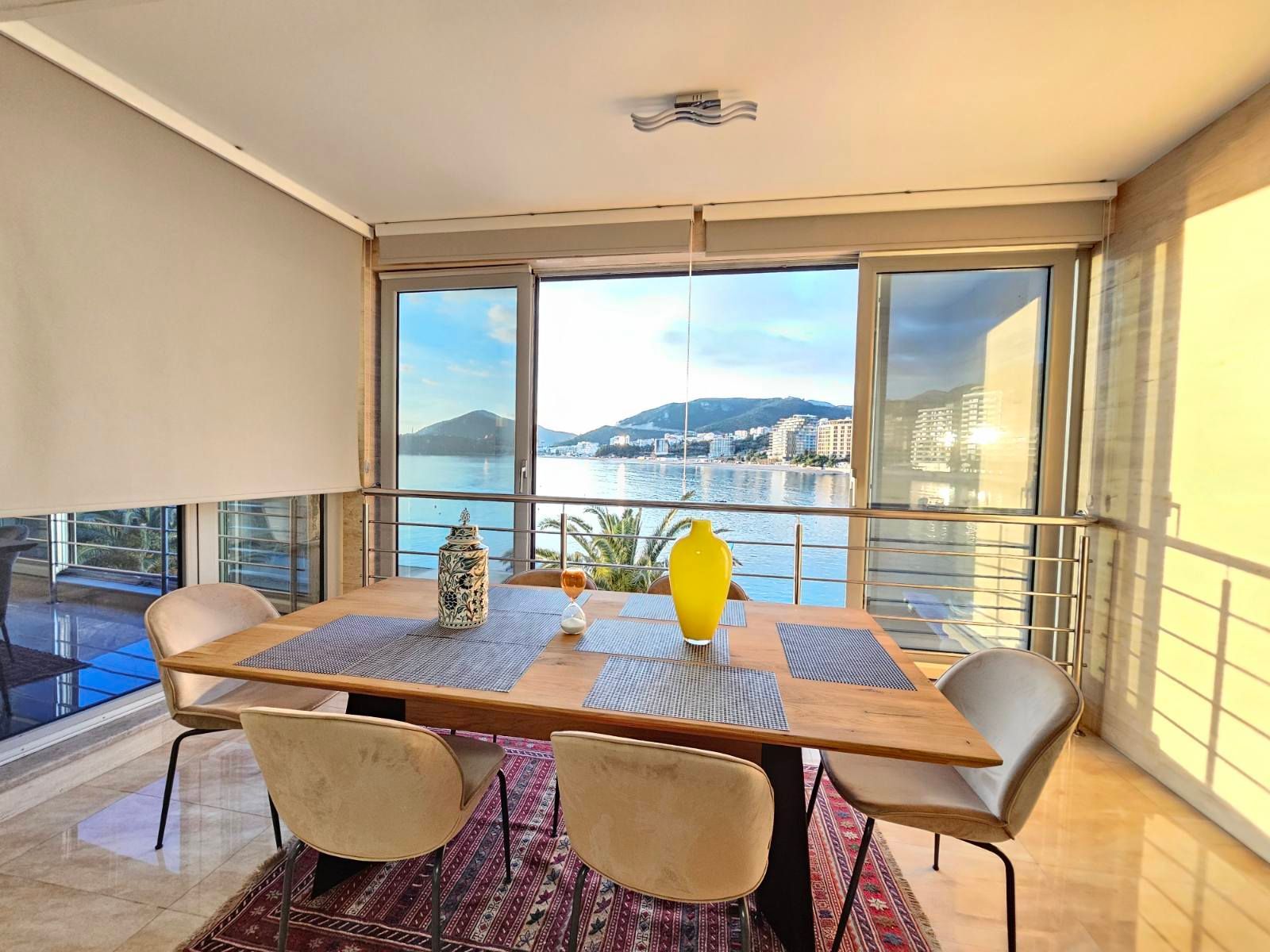 Ekskluzivan stan sa dve spavace sobe na prvoj liniji u Rafailovićima – 89 m² - Amfora Real Estate