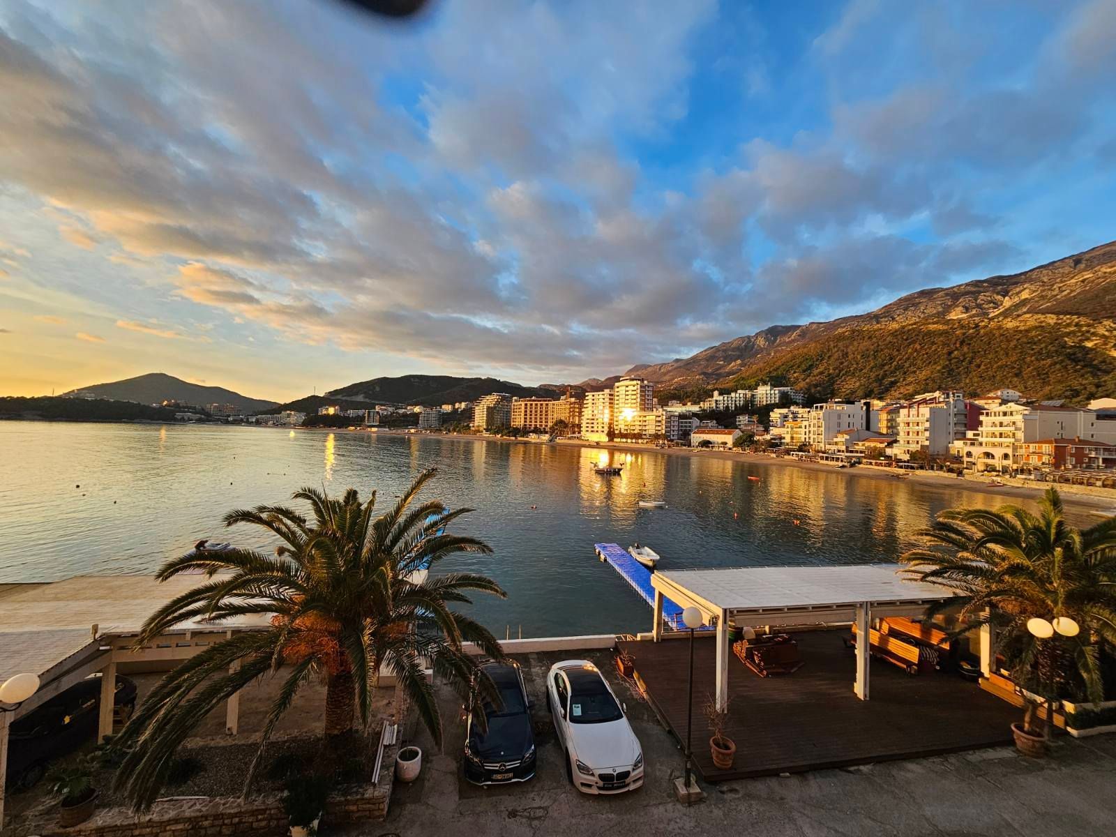 Ekskluzivan stan sa dve spavace sobe na prvoj liniji u Rafailovićima – 89 m² - Amfora Real Estate