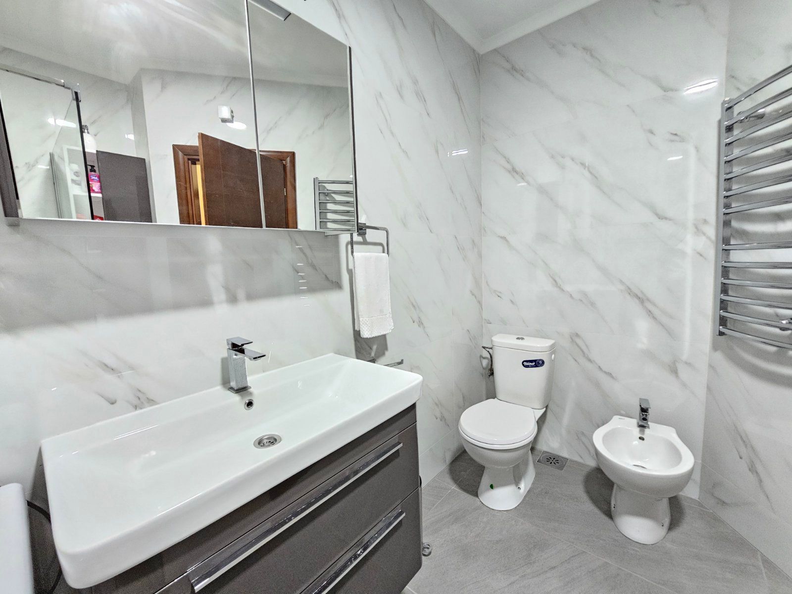 Ekskluzivan stan sa dve spavace sobe na prvoj liniji u Rafailovićima – 89 m² - Amfora Real Estate