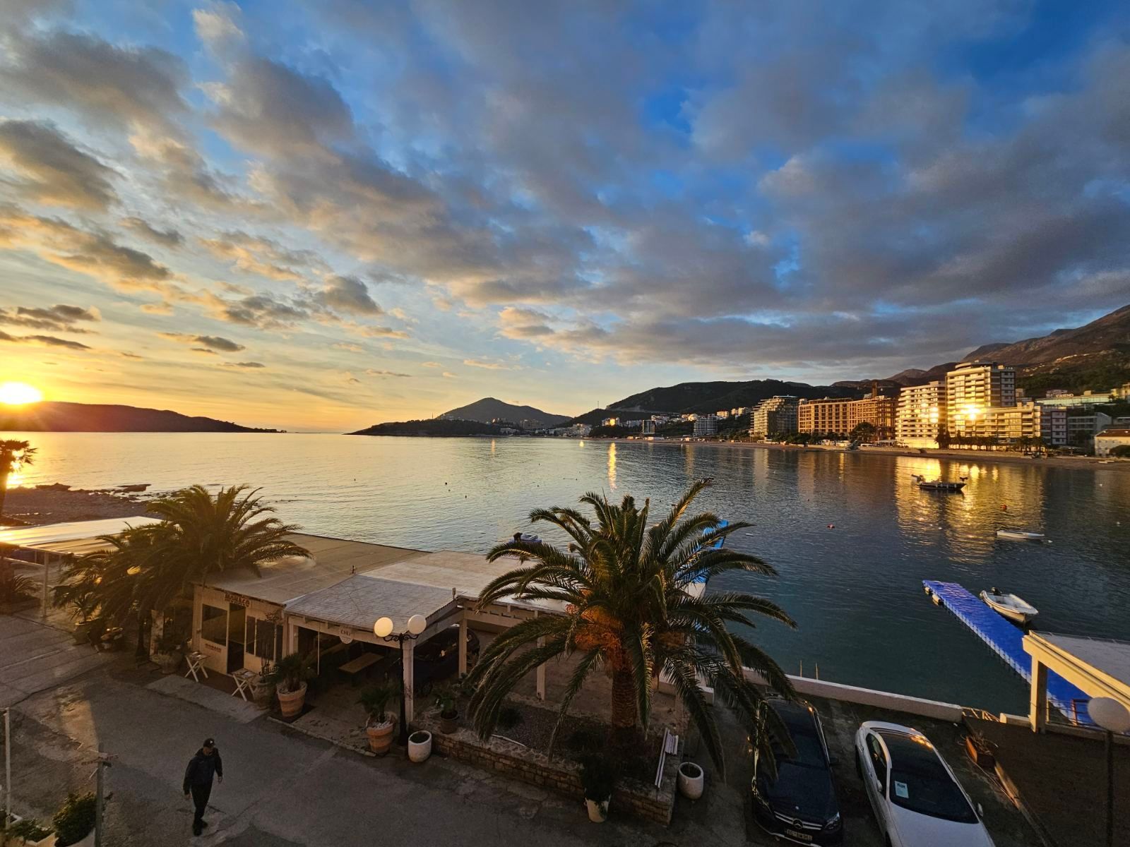 Ekskluzivan stan sa dve spavace sobe na prvoj liniji u Rafailovićima – 89 m² - Amfora Real Estate