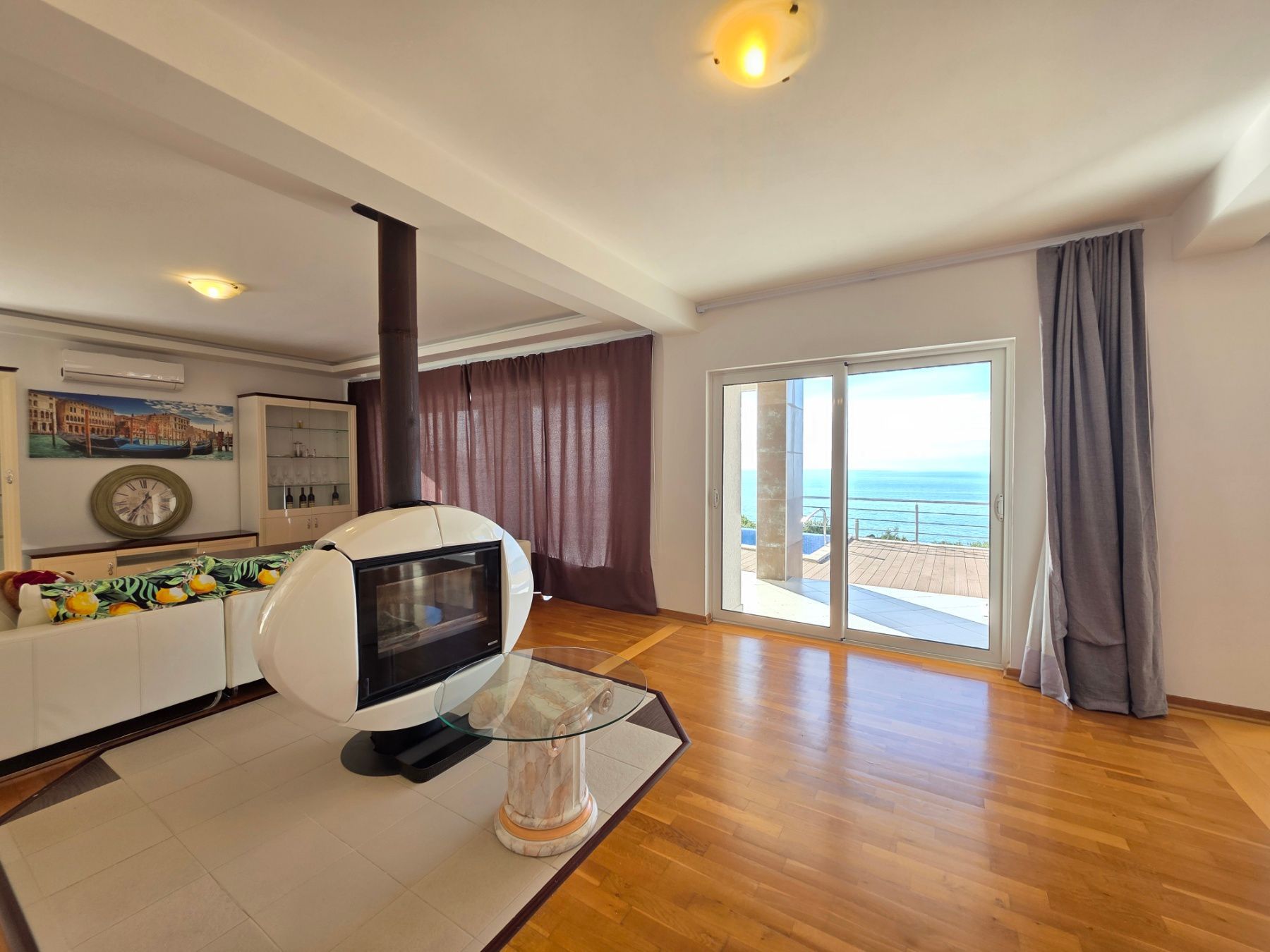 Ekskluzivna moderna vila površine 380 m² sa 4 spavaće sobe, 4 kupatila, bazenom i privatnim parkingom na placu od 450 m² – Krimovica, Kotor - Amfora Real Estate