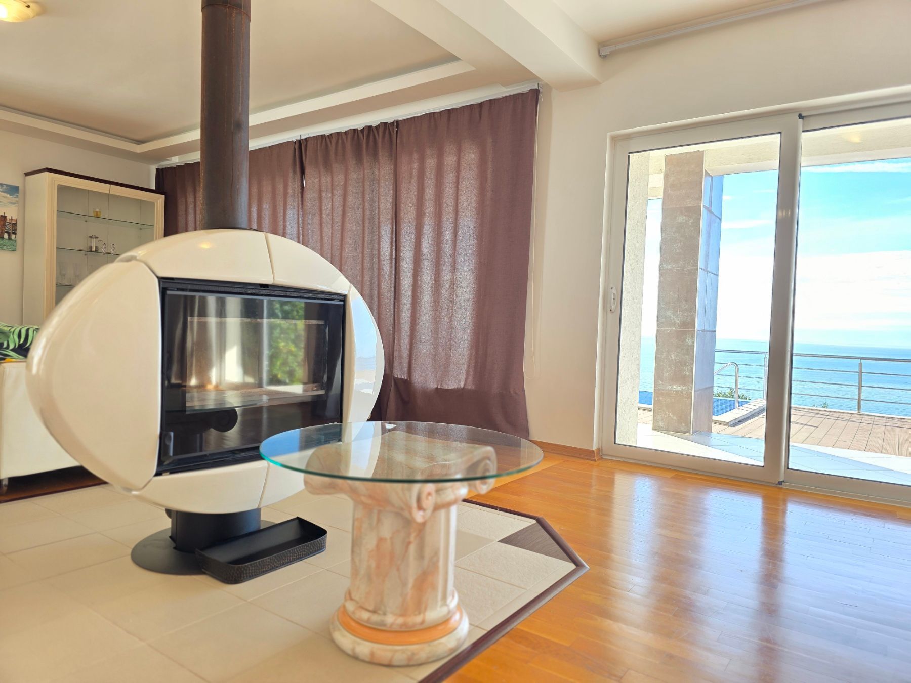 Ekskluzivna moderna vila površine 380 m² sa 4 spavaće sobe, 4 kupatila, bazenom i privatnim parkingom na placu od 450 m² – Krimovica, Kotor - Amfora Real Estate