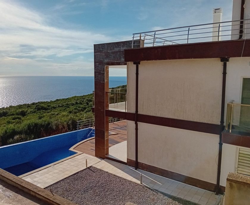 Ekskluzivna moderna vila površine 380 m² sa 4 spavaće sobe, 4 kupatila, bazenom i privatnim parkingom na placu od 450 m² – Krimovica, Kotor - Amfora Real Estate