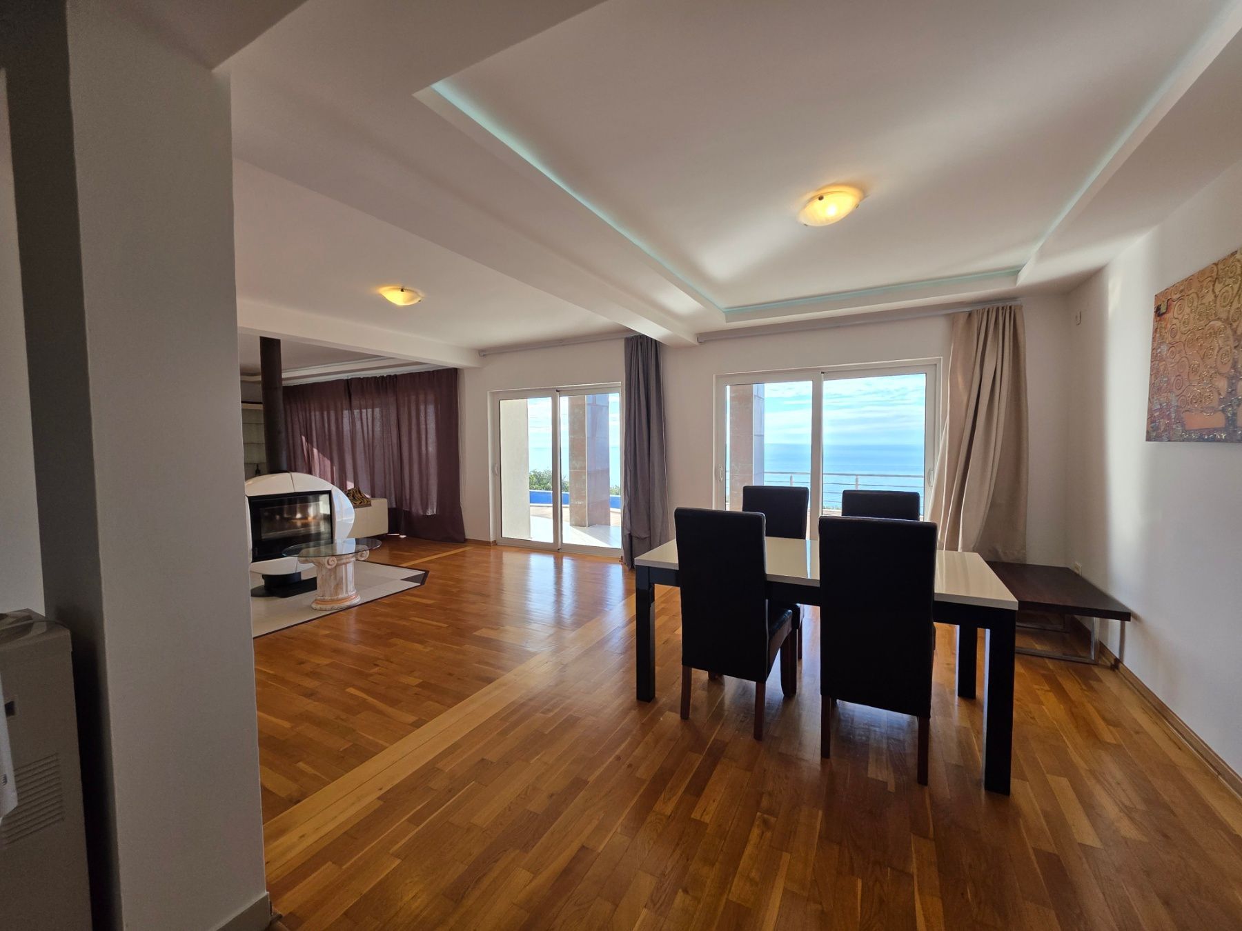 Ekskluzivna moderna vila površine 380 m² sa 4 spavaće sobe, 4 kupatila, bazenom i privatnim parkingom na placu od 450 m² – Krimovica, Kotor - Amfora Real Estate