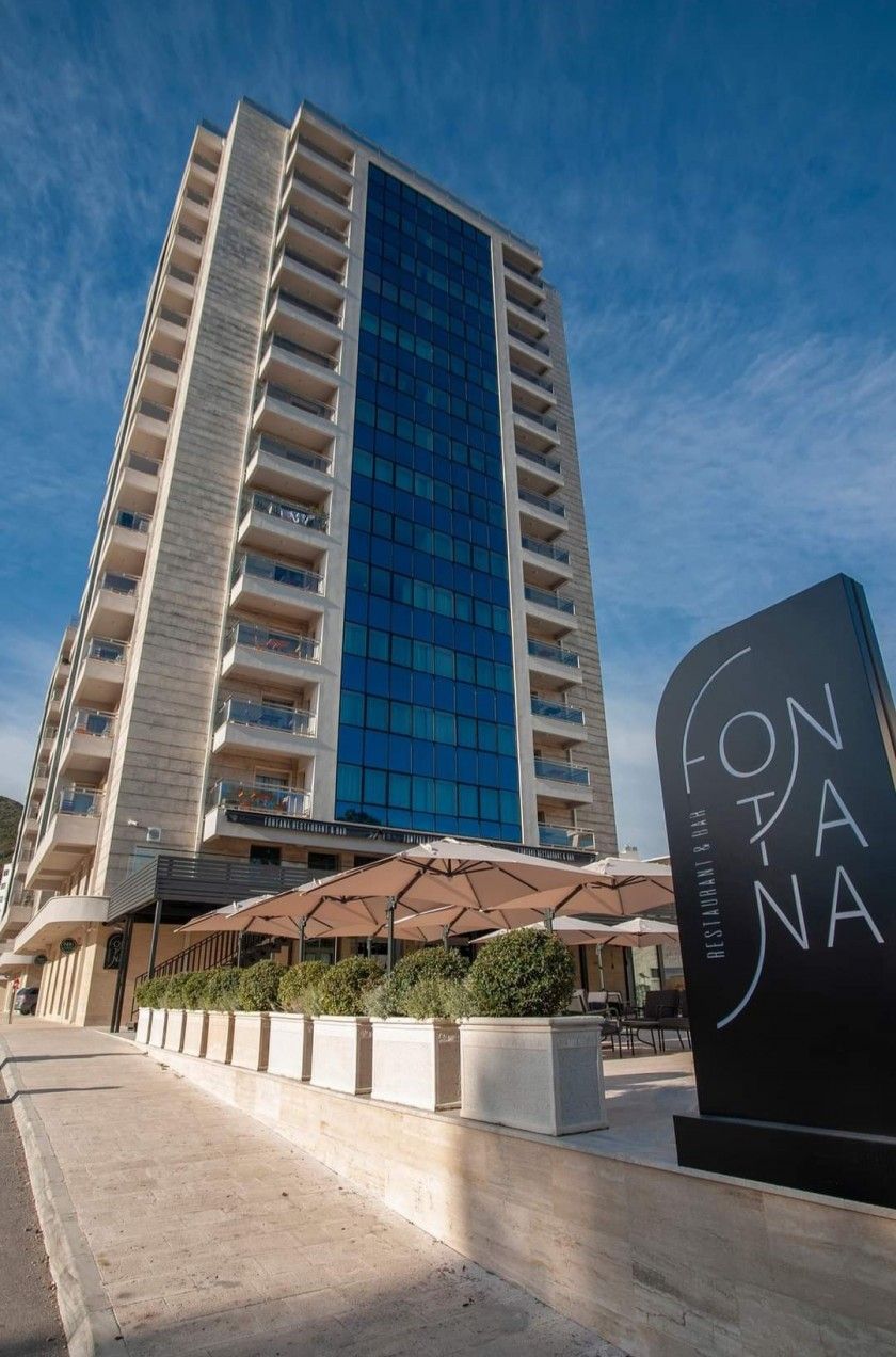 Prodaja jednosobnog luksuznog stana na prvoj liniji mora – Centar Budve, 36 m² - Amfora Real Estate