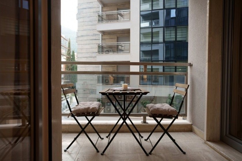 Prodaja jednosobnog luksuznog stana na prvoj liniji mora – Centar Budve, 36 m² - Amfora Real Estate