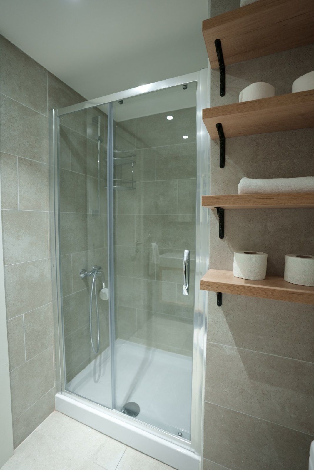 Prodaja jednosobnog luksuznog stana na prvoj liniji mora – Centar Budve, 36 m² - Amfora Real Estate