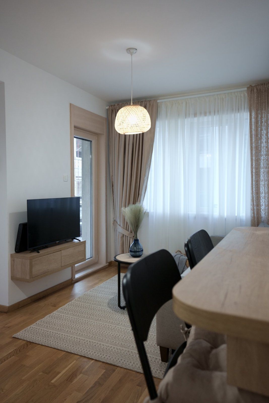 Prodaja jednosobnog luksuznog stana na prvoj liniji mora – Centar Budve, 36 m² - Amfora Real Estate