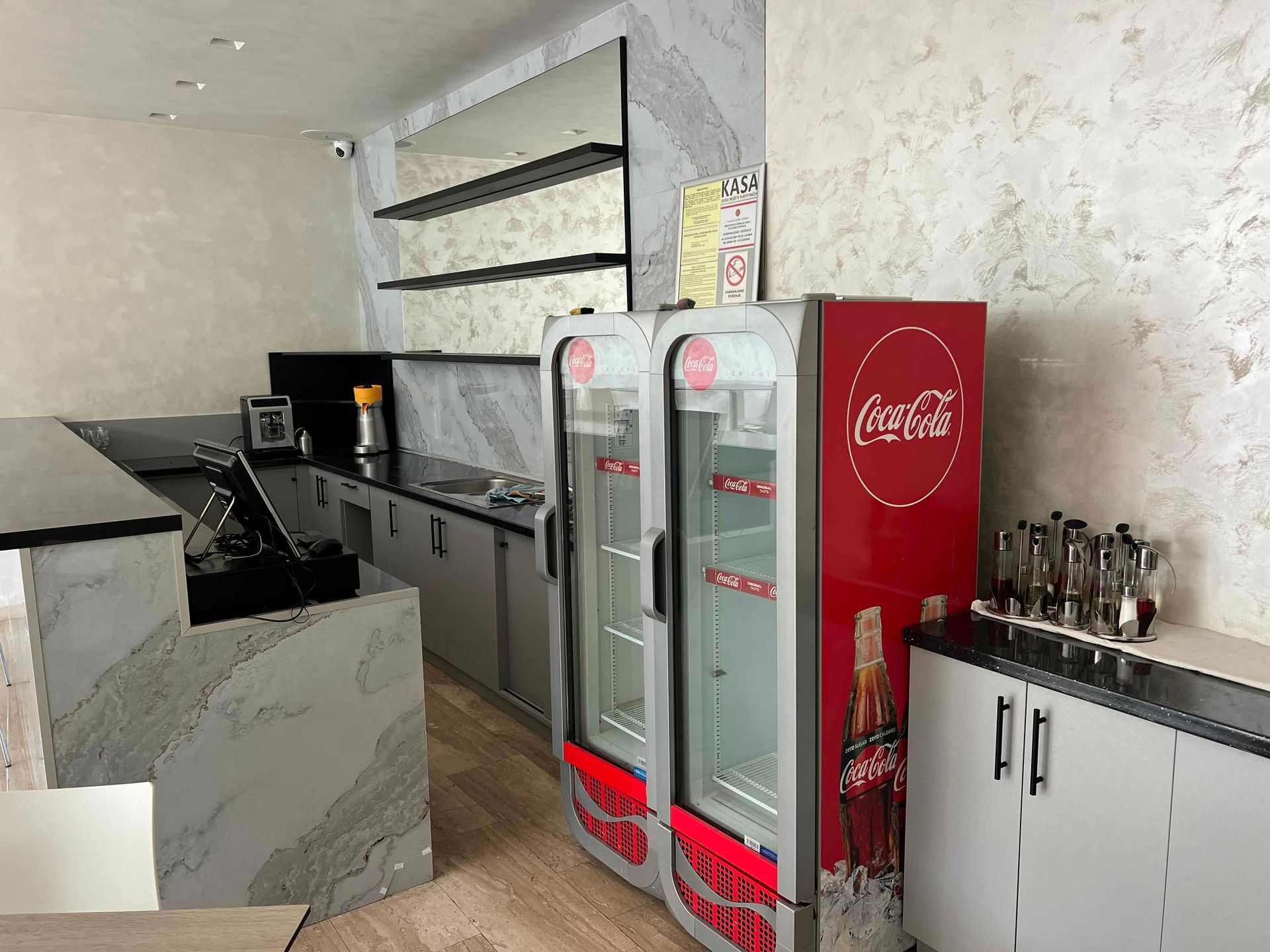 Prodaja potpuno opremljenog restorana u Budvi, Rozino – 90 m² sa terasom i magacinom, atraktivna lokacija - Amfora Real Estate