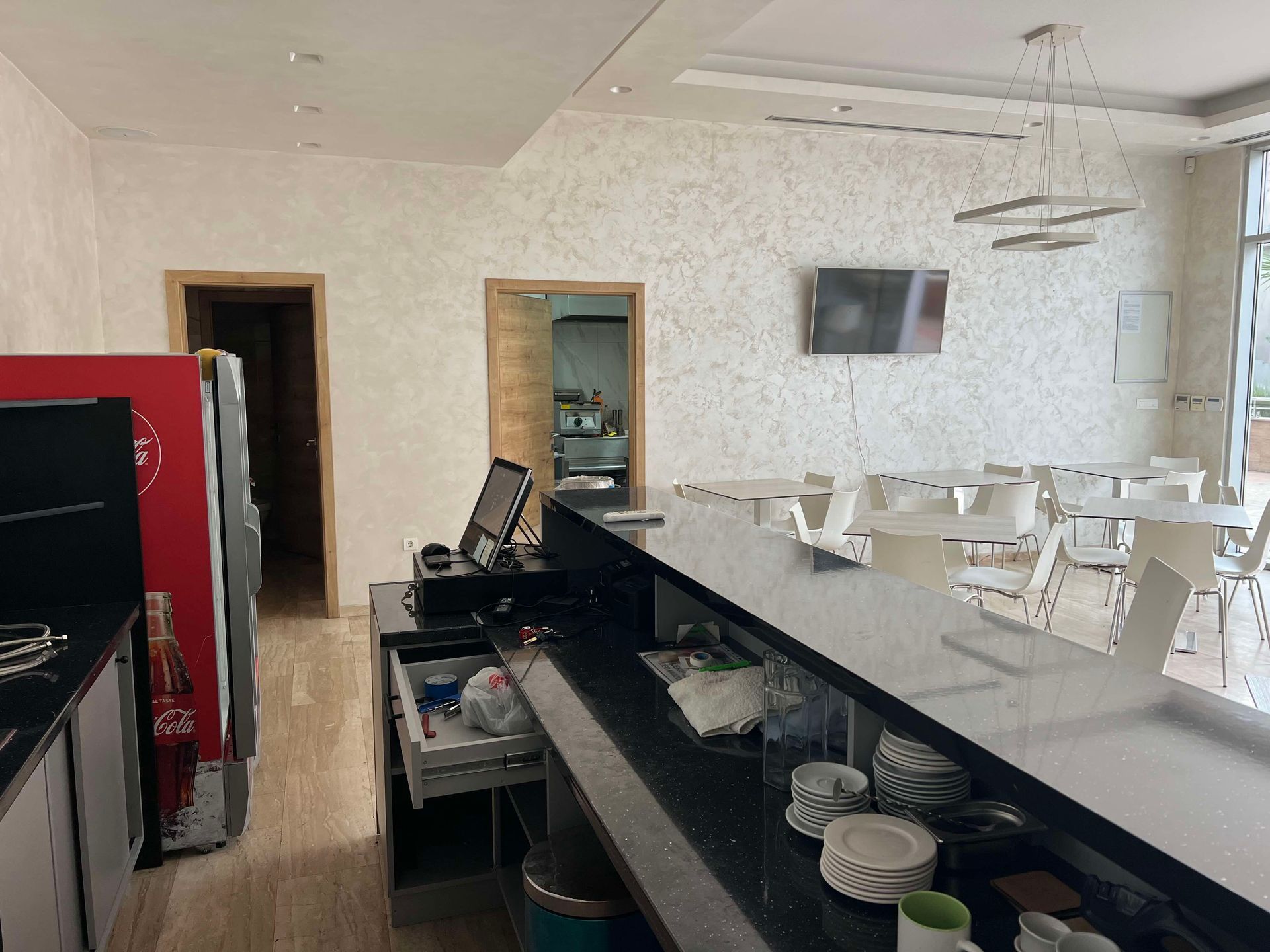 Izdavanje opremljenog poslovnog prostora (restorana) u Budvi, Rozino – 90 m² sa terasom i magacinom (Na duzi period) - Amfora Real Estate